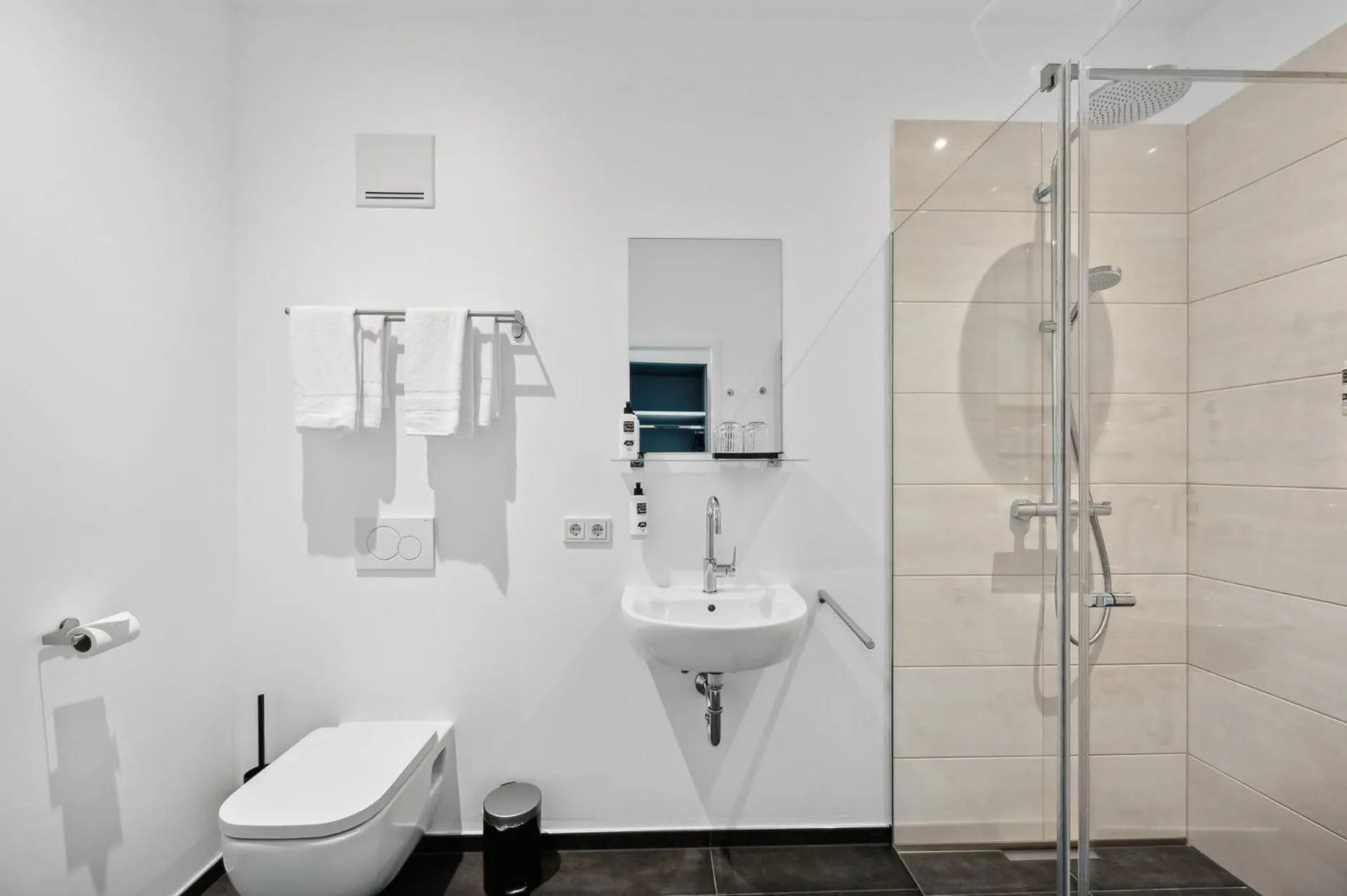 Shower in Home and CoLiving Bonn I Aparthotel