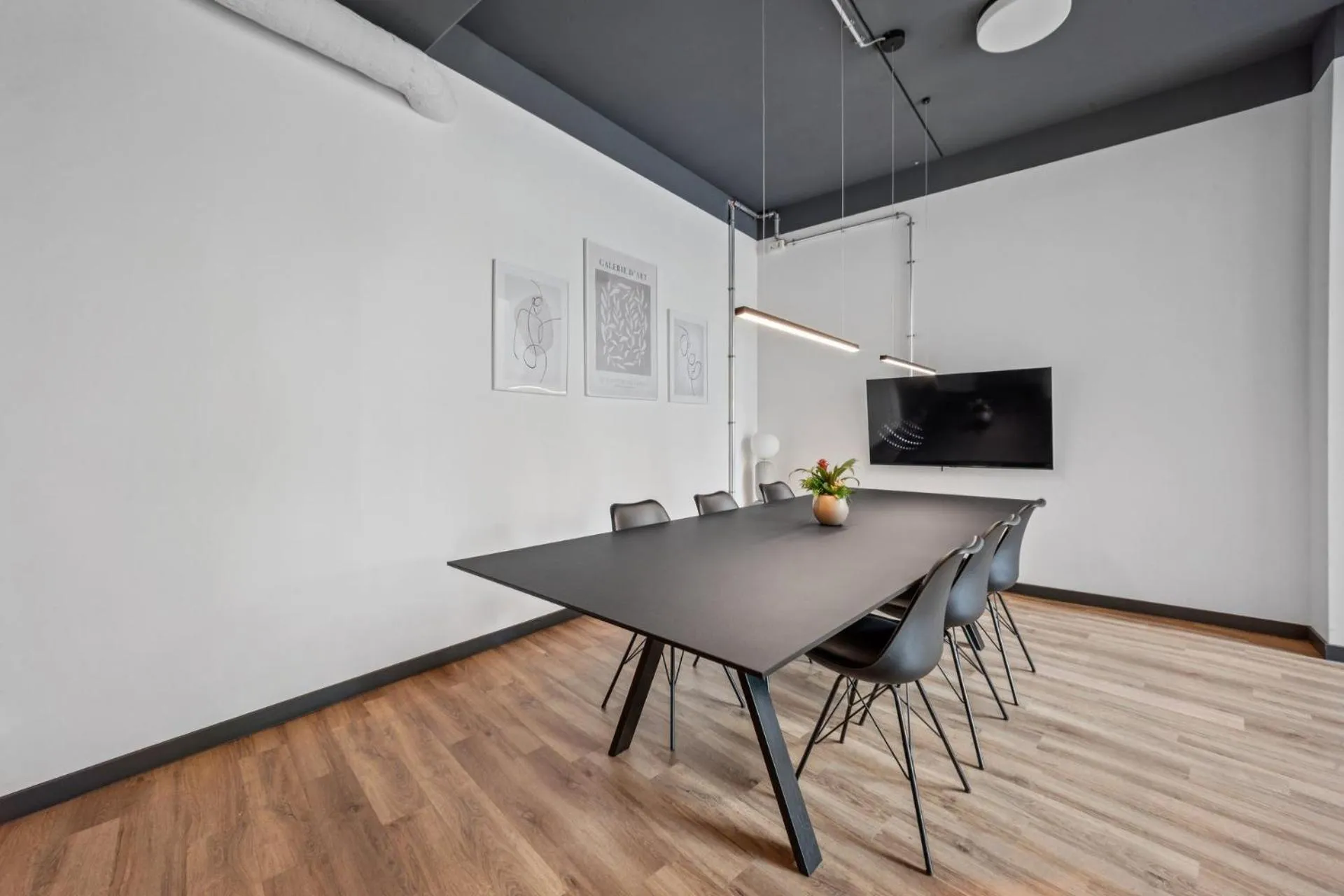 Communal lounge/ TV room in Home and CoLiving Bonn I Aparthotel