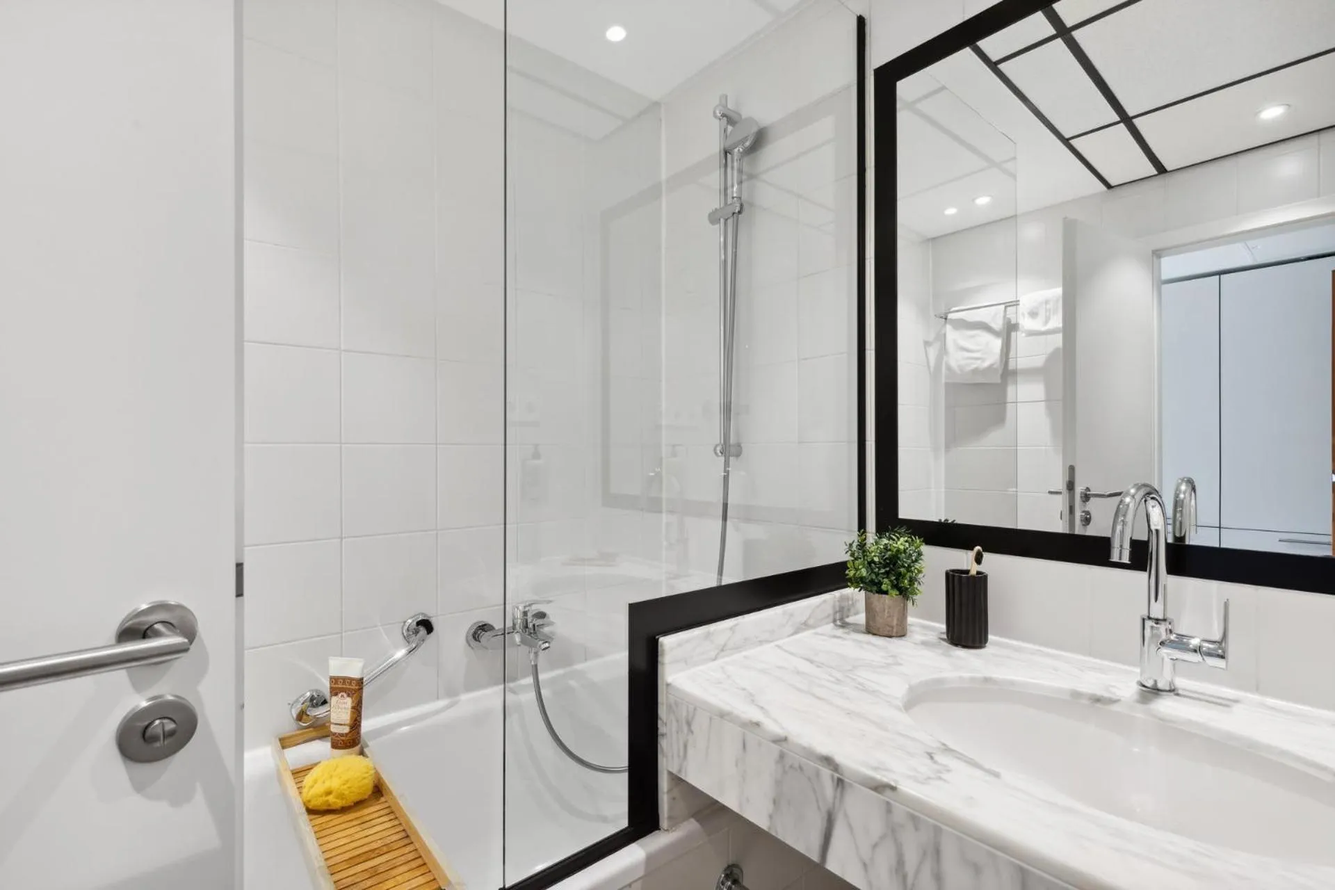 Bathroom in Home and CoLiving Bonn I Aparthotel