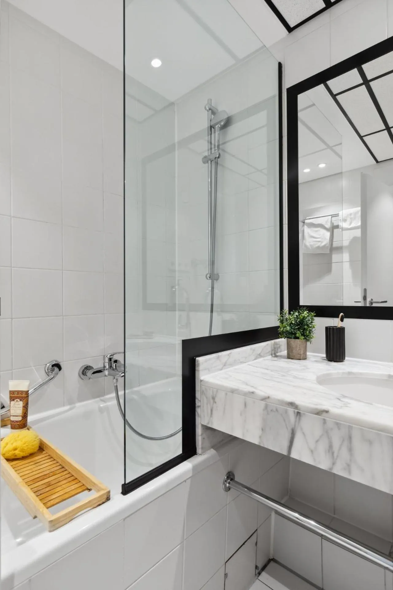 Shower in Home and CoLiving Bonn I Aparthotel