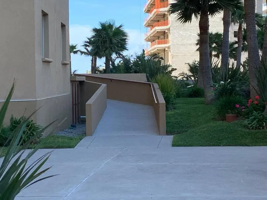 Garden in The Dolphins Ocean Front-Beach 2 BR 2Bth