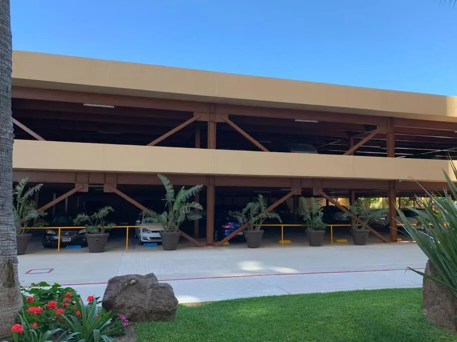 Parking in The Dolphins Ocean Front-Beach 2 BR 2Bth