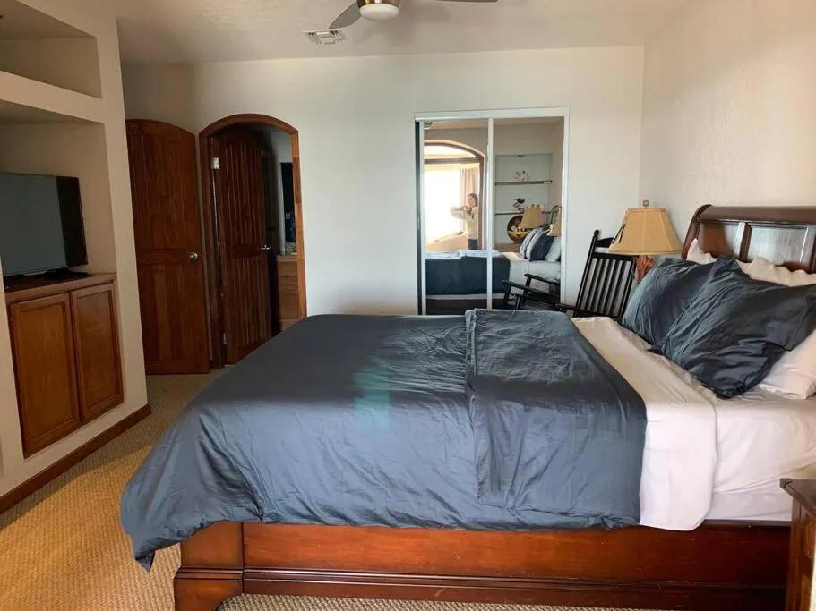 Bedroom, Bed in The Dolphins Ocean Front-Beach 2 BR 2Bth