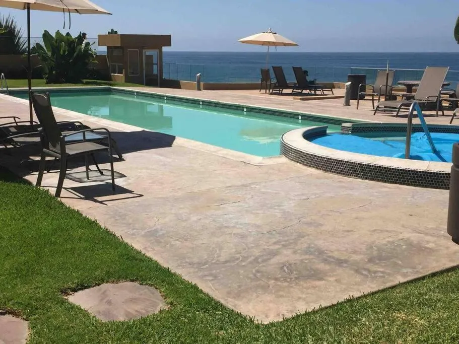 Sea view in The Dolphins Ocean Front-Beach 2 BR 2Bth