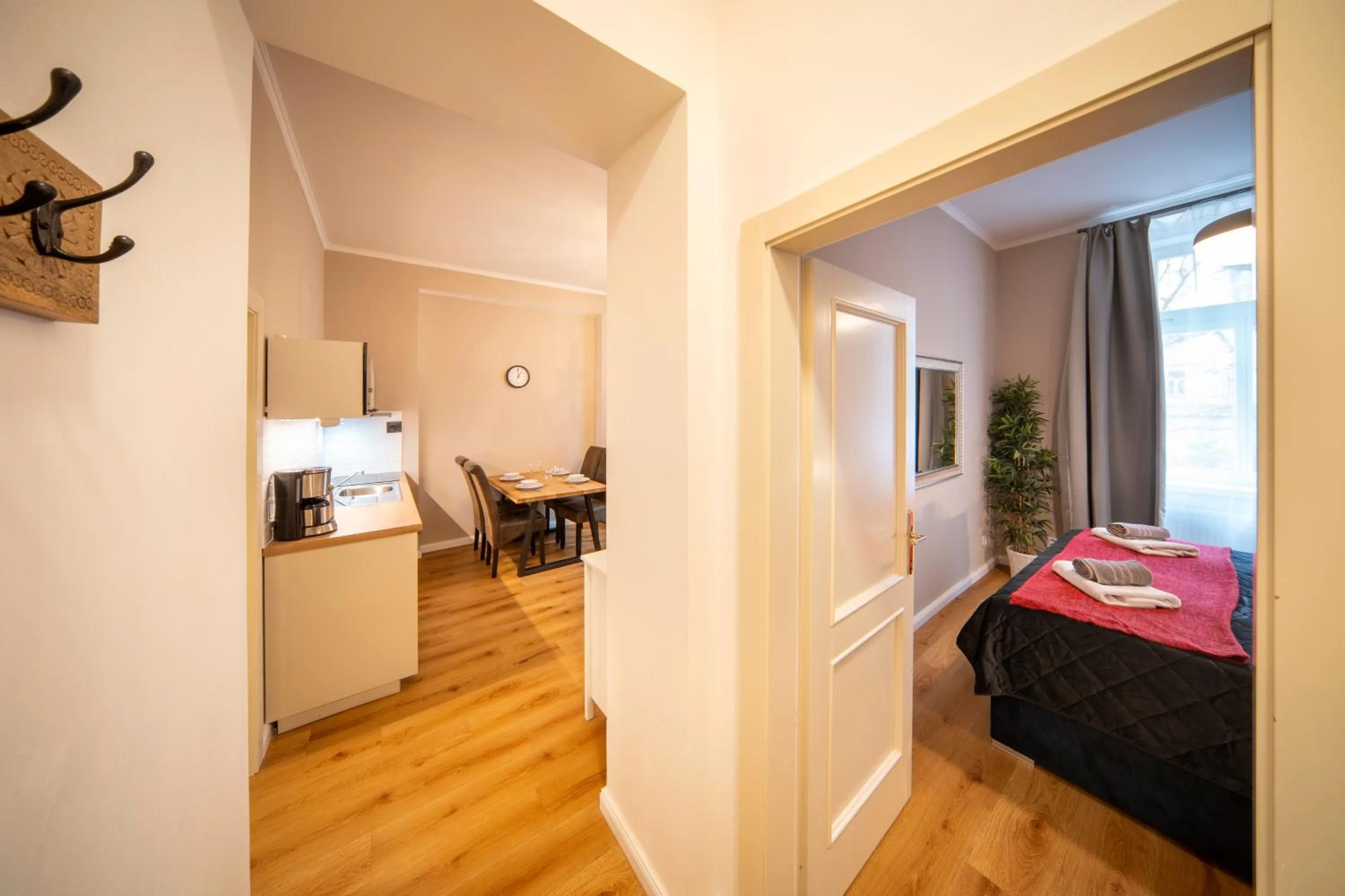 Living room, Bed in Apart Hotel Zborovska