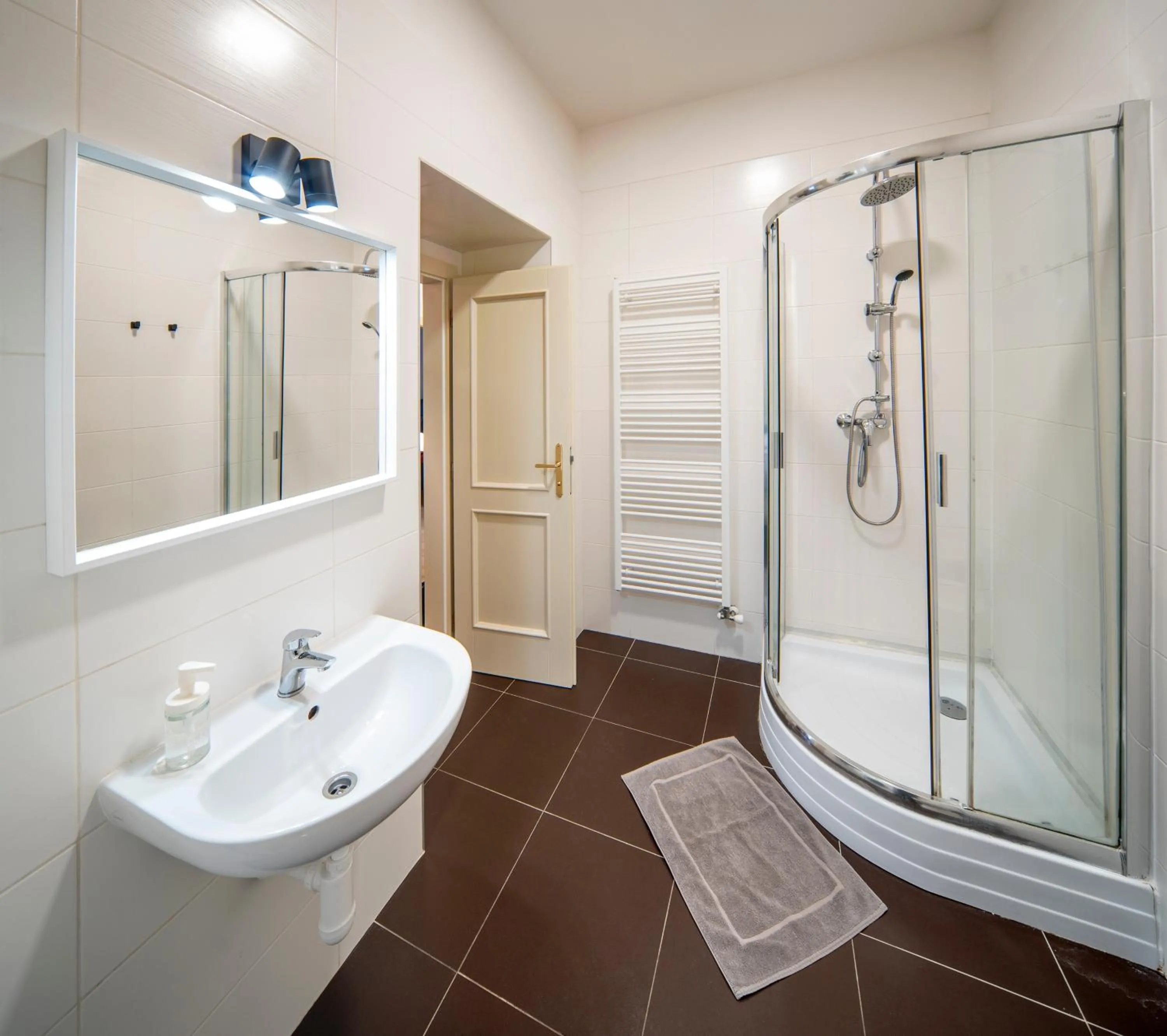 Shower in Apart Hotel Zborovska