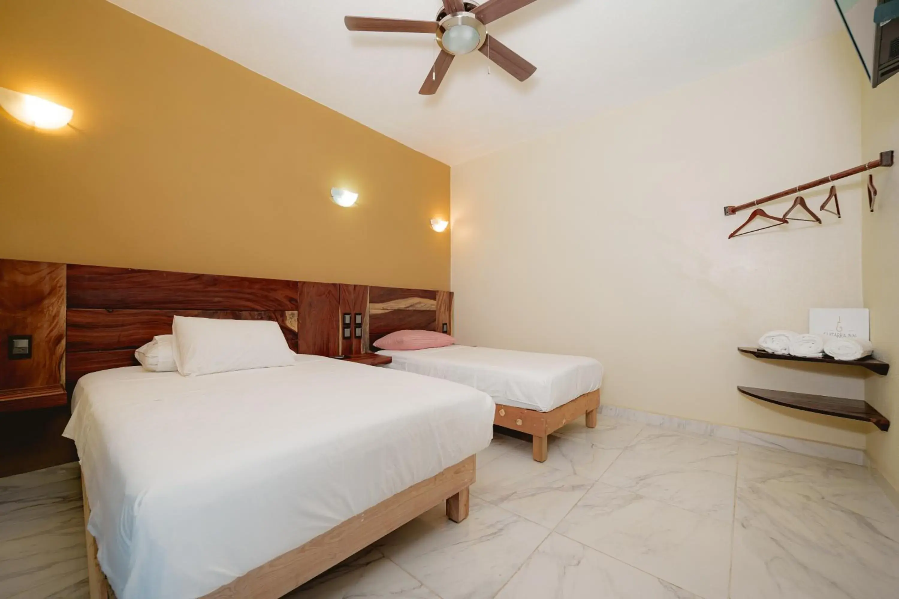 Standard Triple Room in Guitarra Inn Standard Triple Room in Guitarra Inn