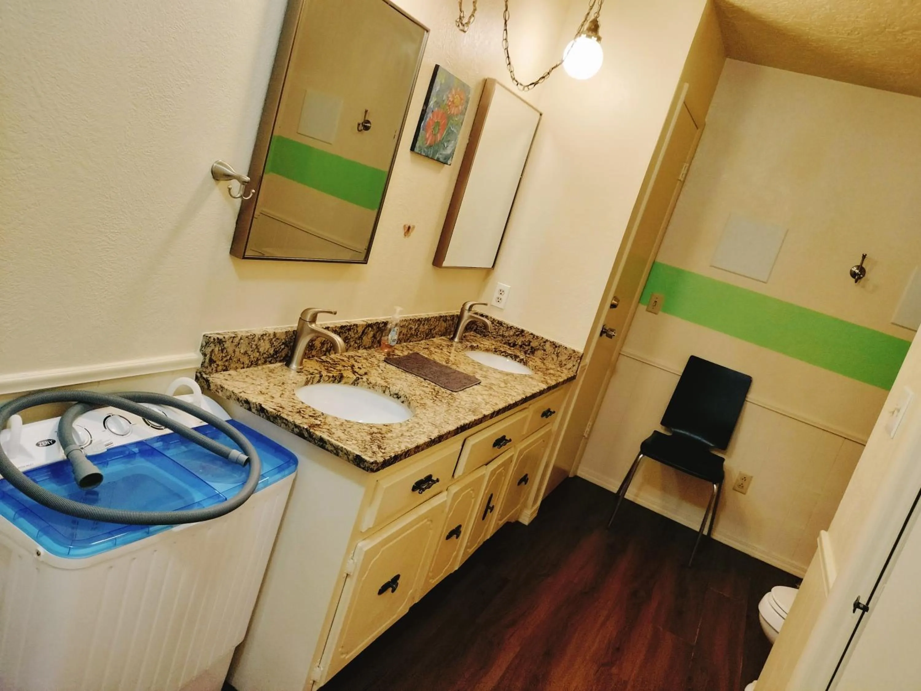 Golden Sunflower's Apt E