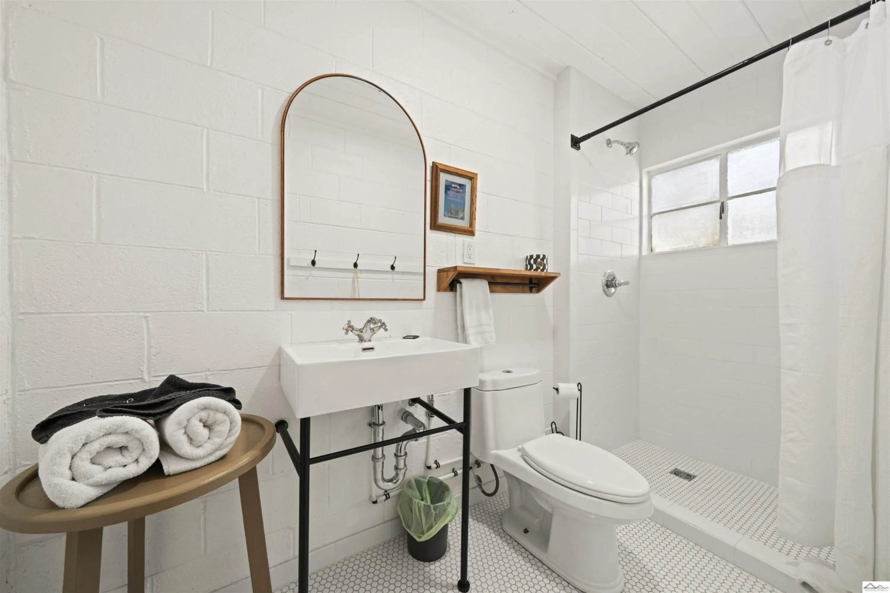 Bathroom in Triangle Motel