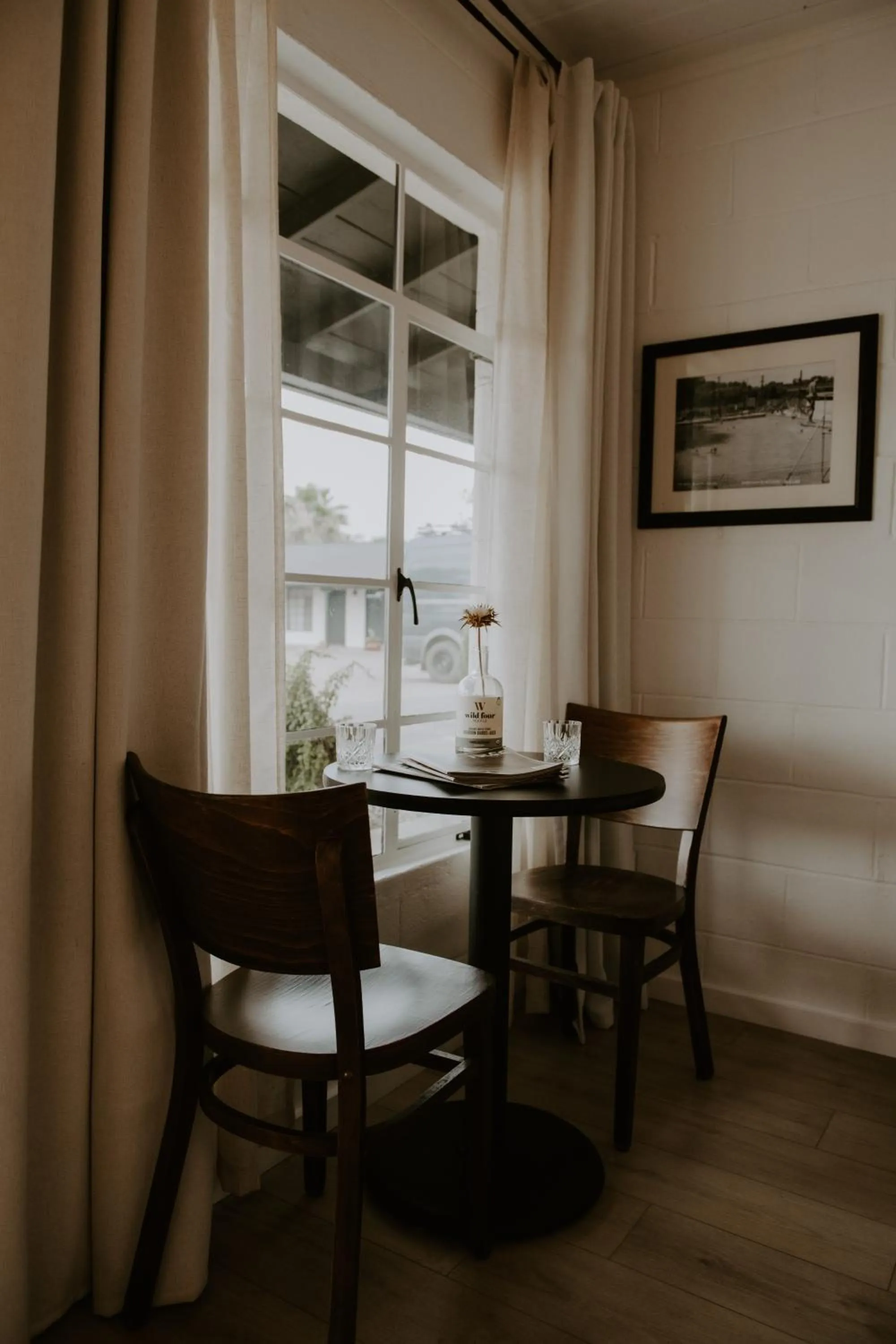 Seating area in Triangle Motel