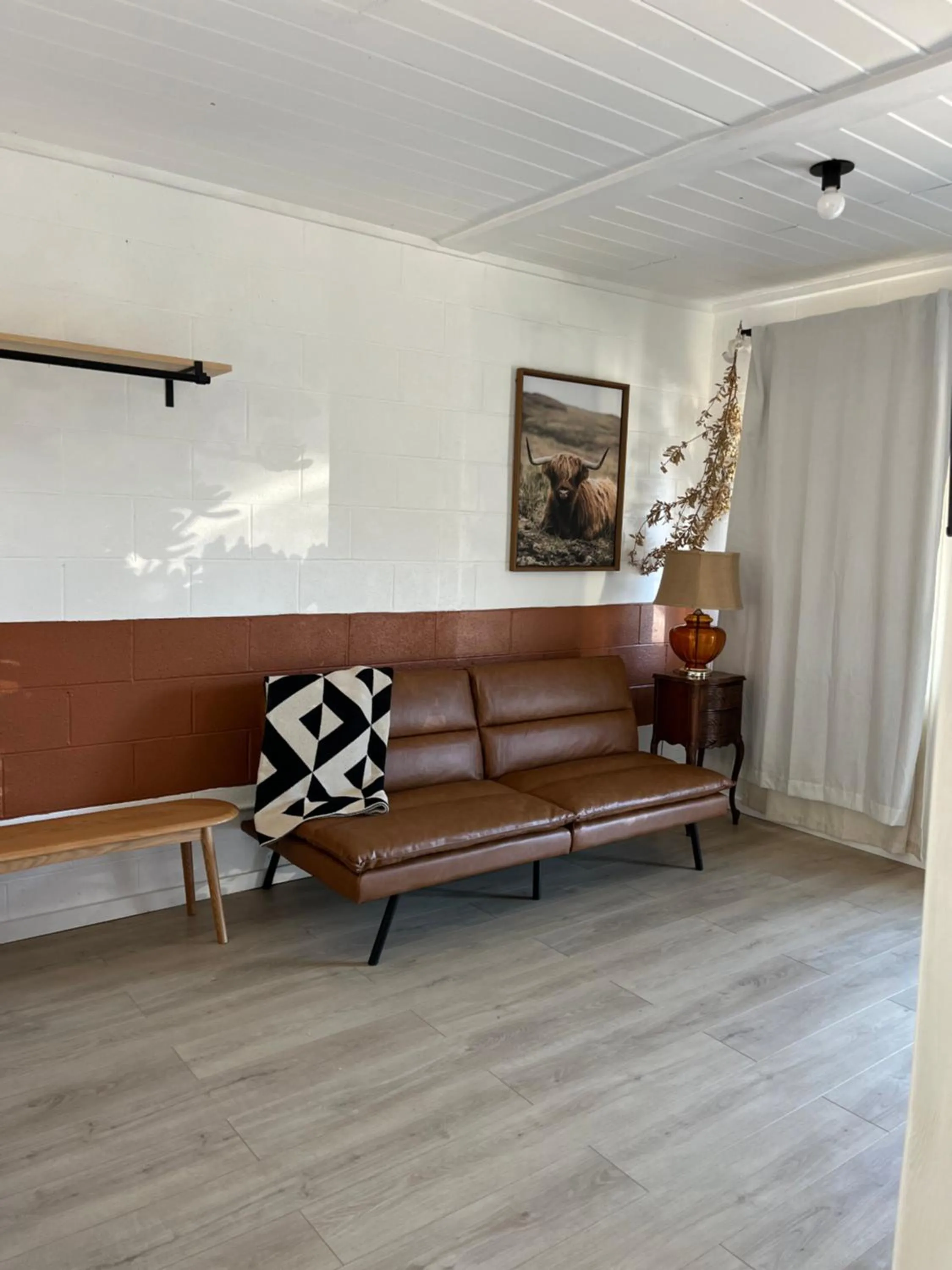 Seating area in Triangle Motel