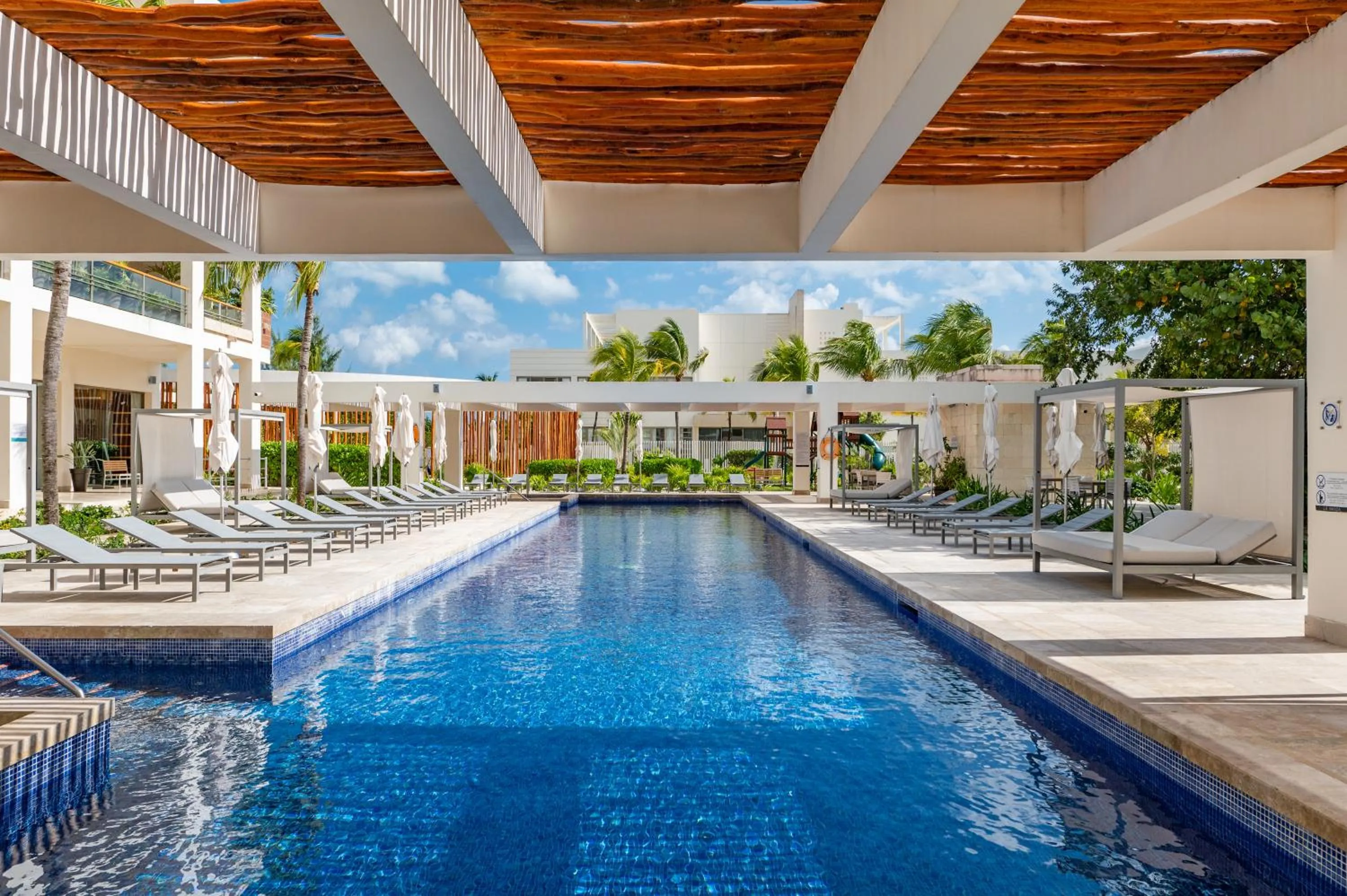 Pool view in Departamento exclusivo con playa privada - La Amada, Cancun