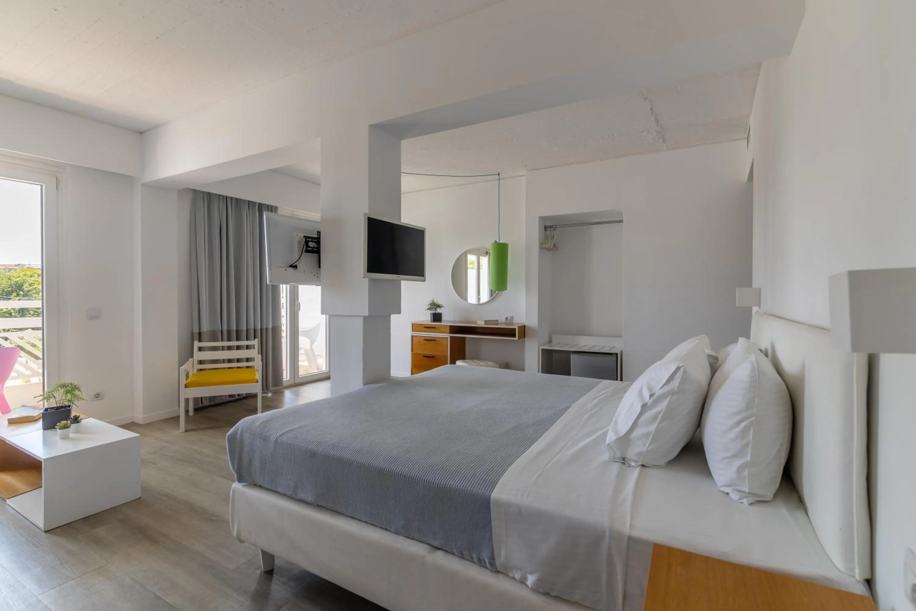 Photo of the whole room in Marathon Beach Resort