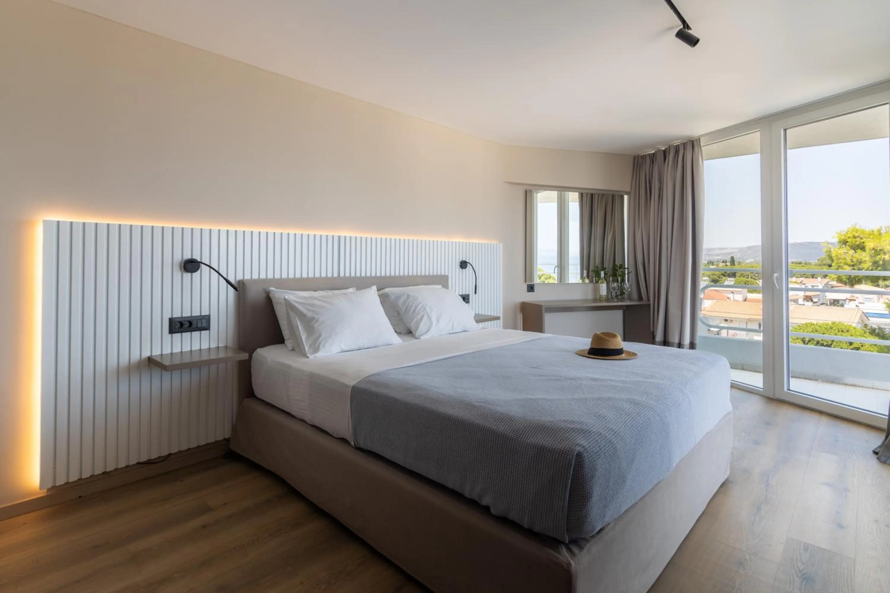 Bed in Marathon Beach Resort