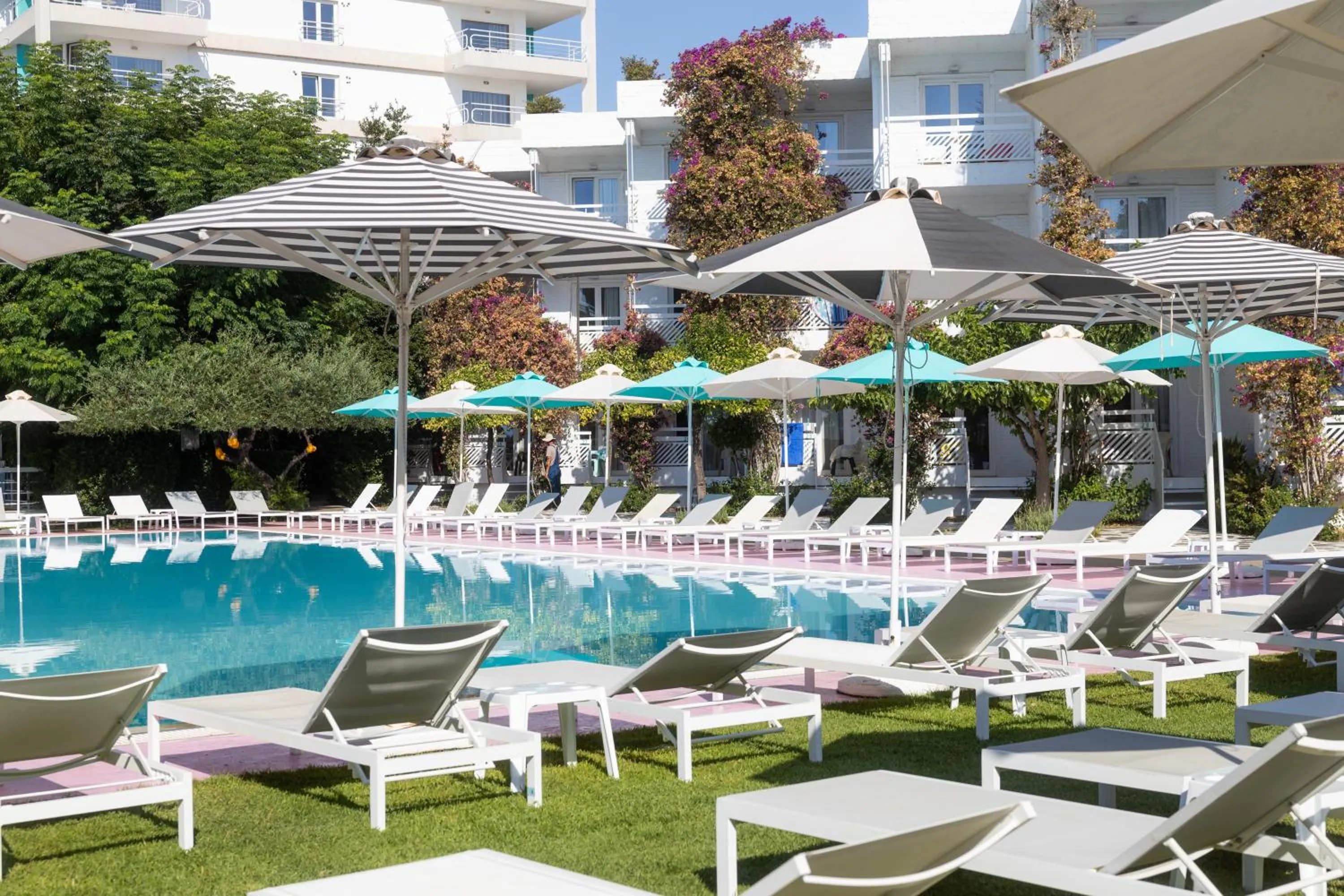 Swimming pool in Marathon Beach Resort