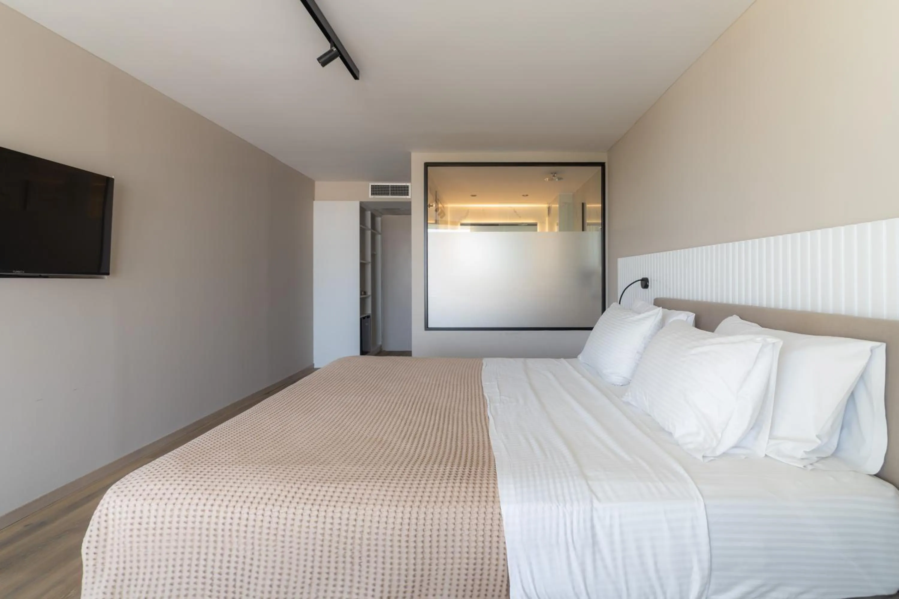 Bed in Marathon Beach Resort