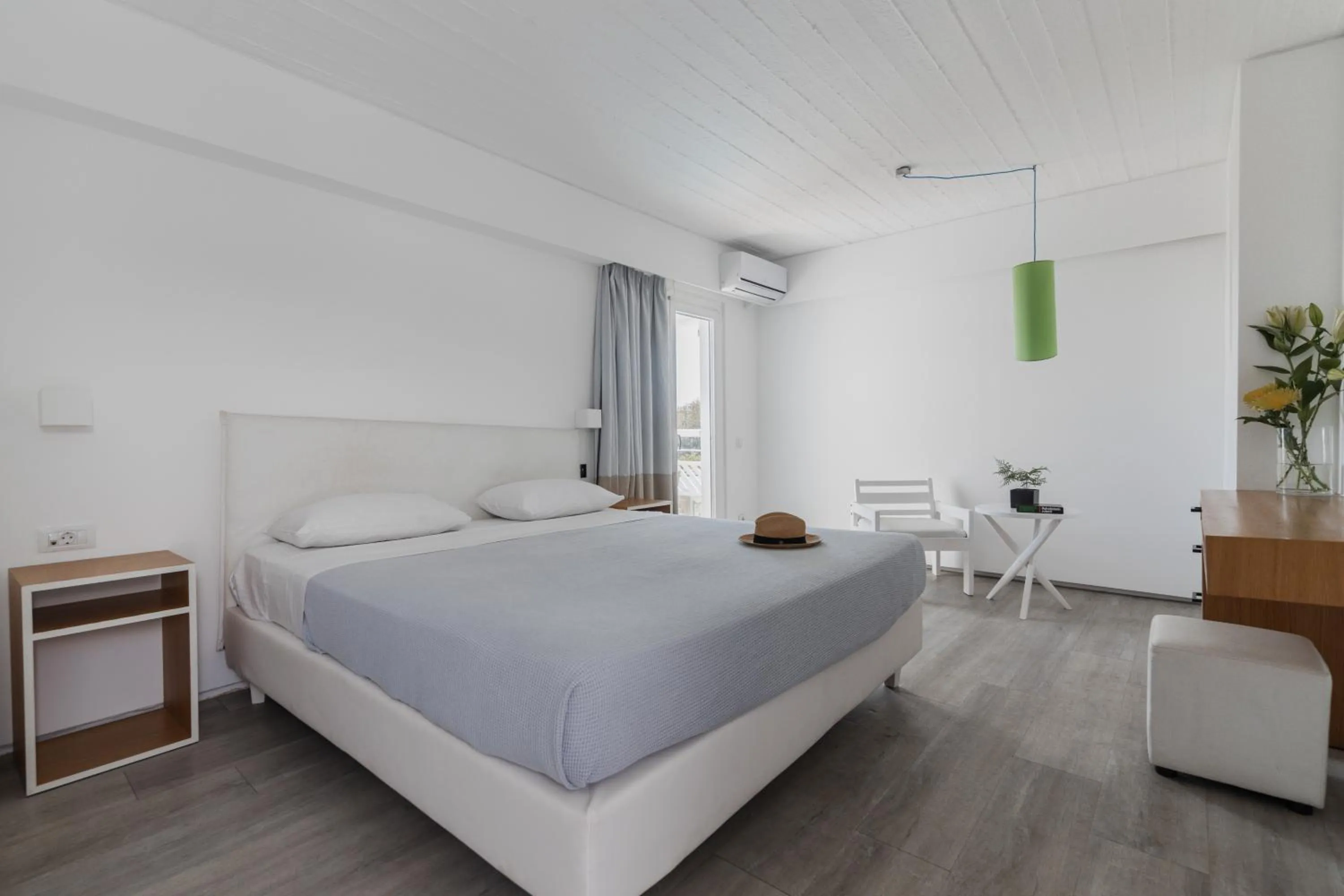 Bed in Marathon Beach Resort