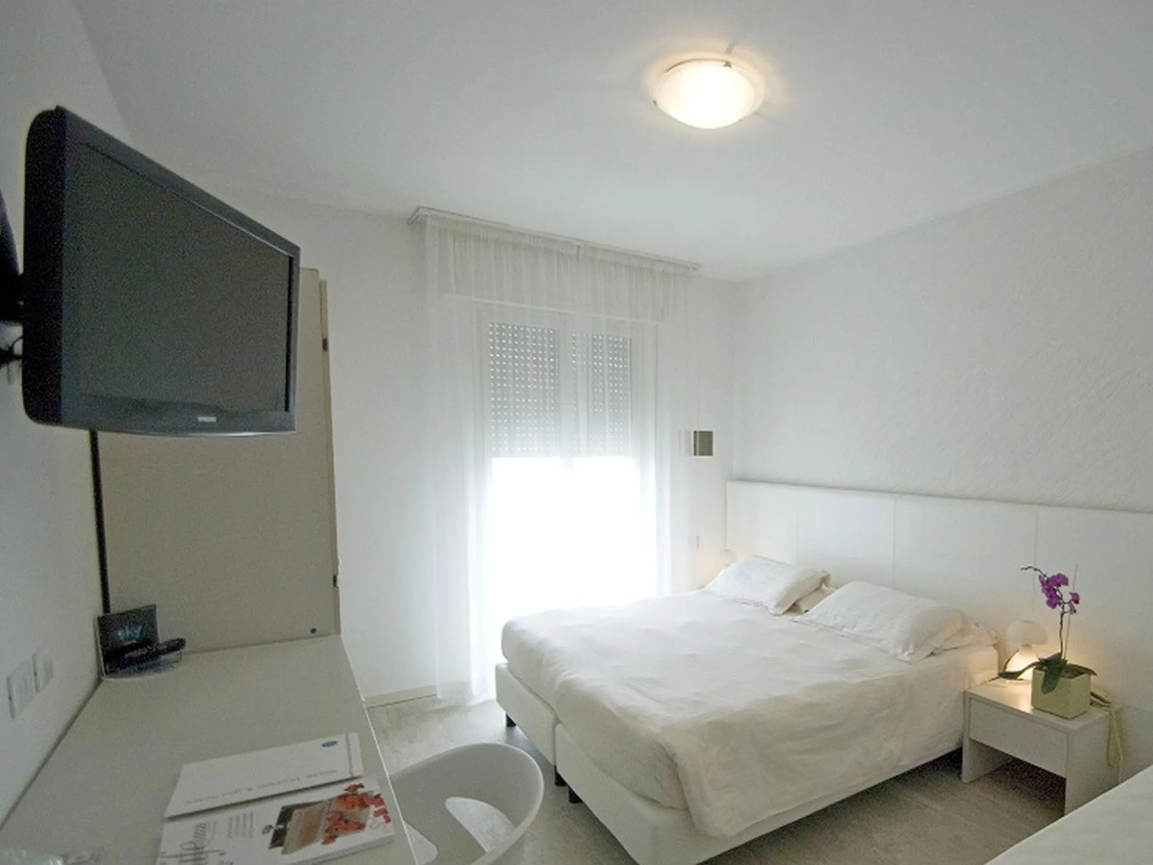 Photo of the whole room, Bed in Hotel Sorriso