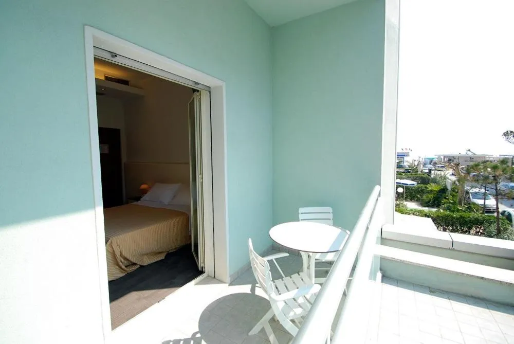 Balcony/Terrace, Bed in Hotel Sorriso