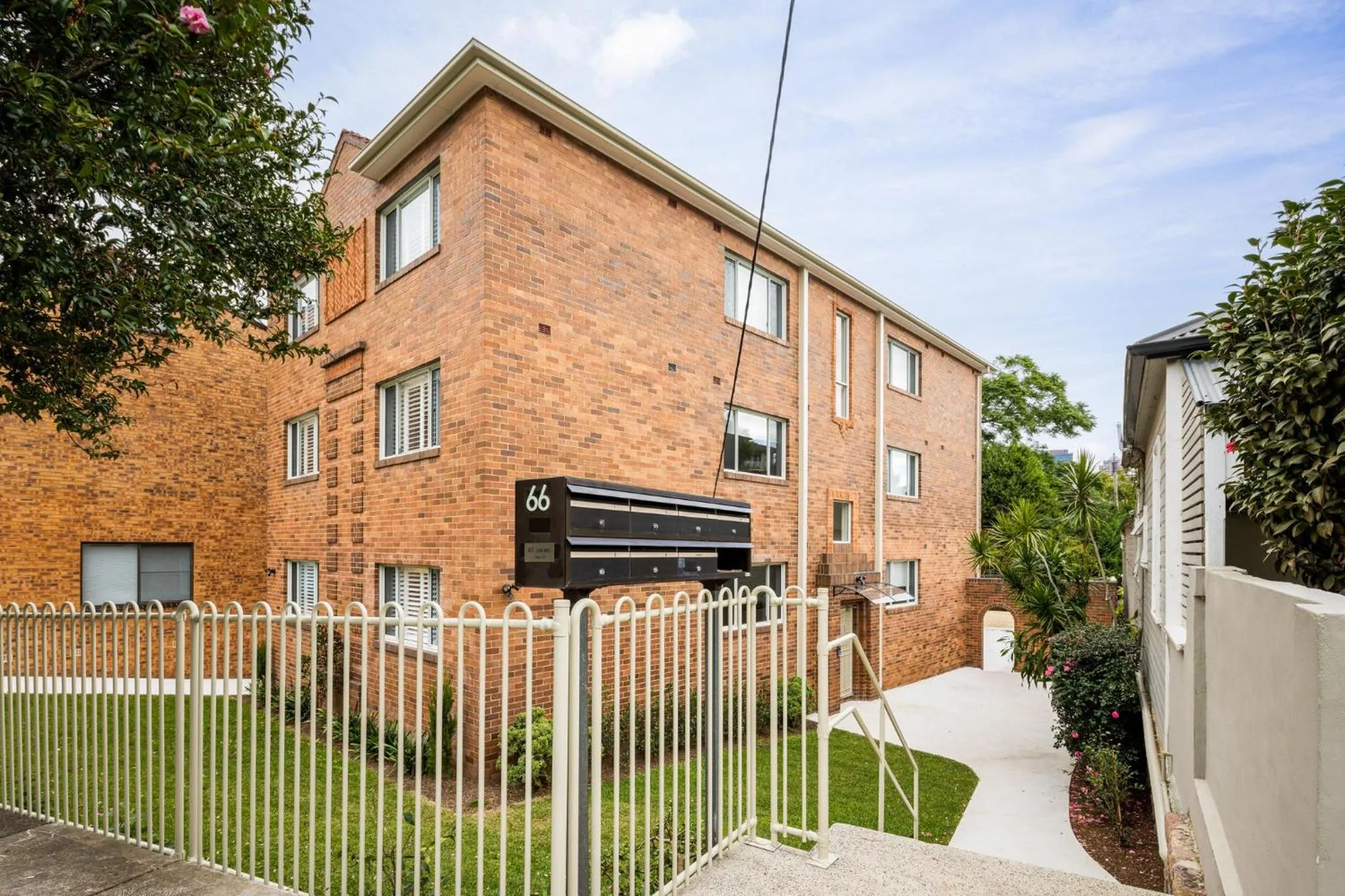 Property building in Urban Rest Neutral Bay Apartments