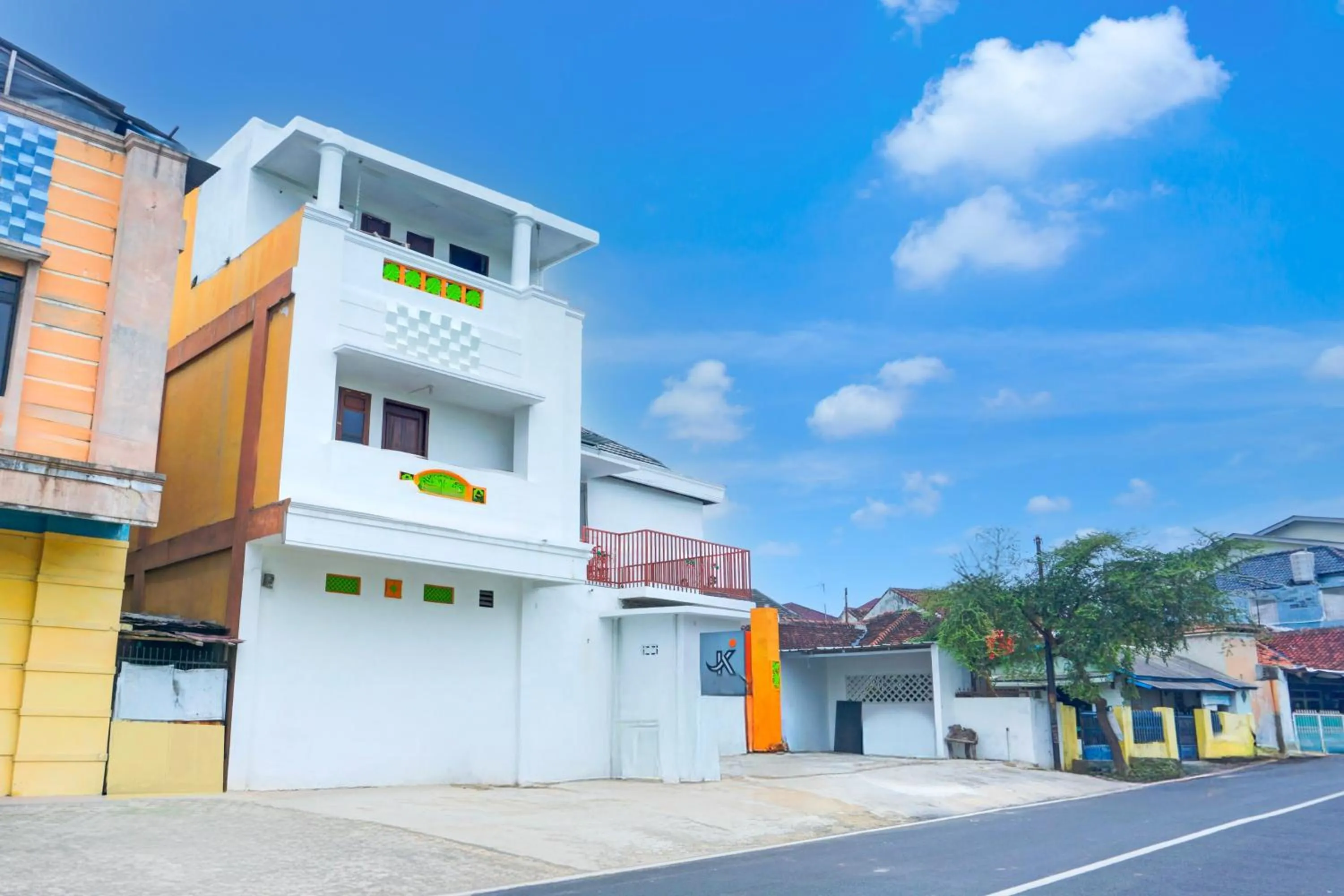 Facade/entrance in Hotel O Teluk Betung Near Water Park Lembah Hijau Formerly Kanajiwa Guesthouse 2
