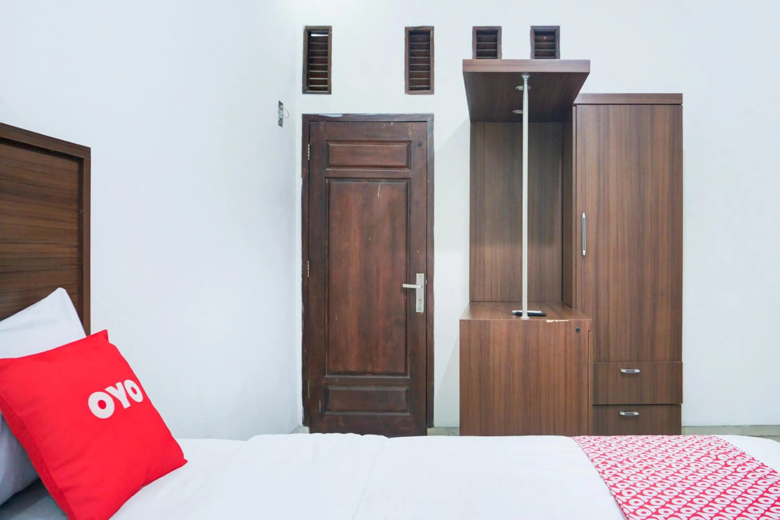 Bedroom, Bed in Hotel O Teluk Betung Near Water Park Lembah Hijau Formerly Kanajiwa Guesthouse 2