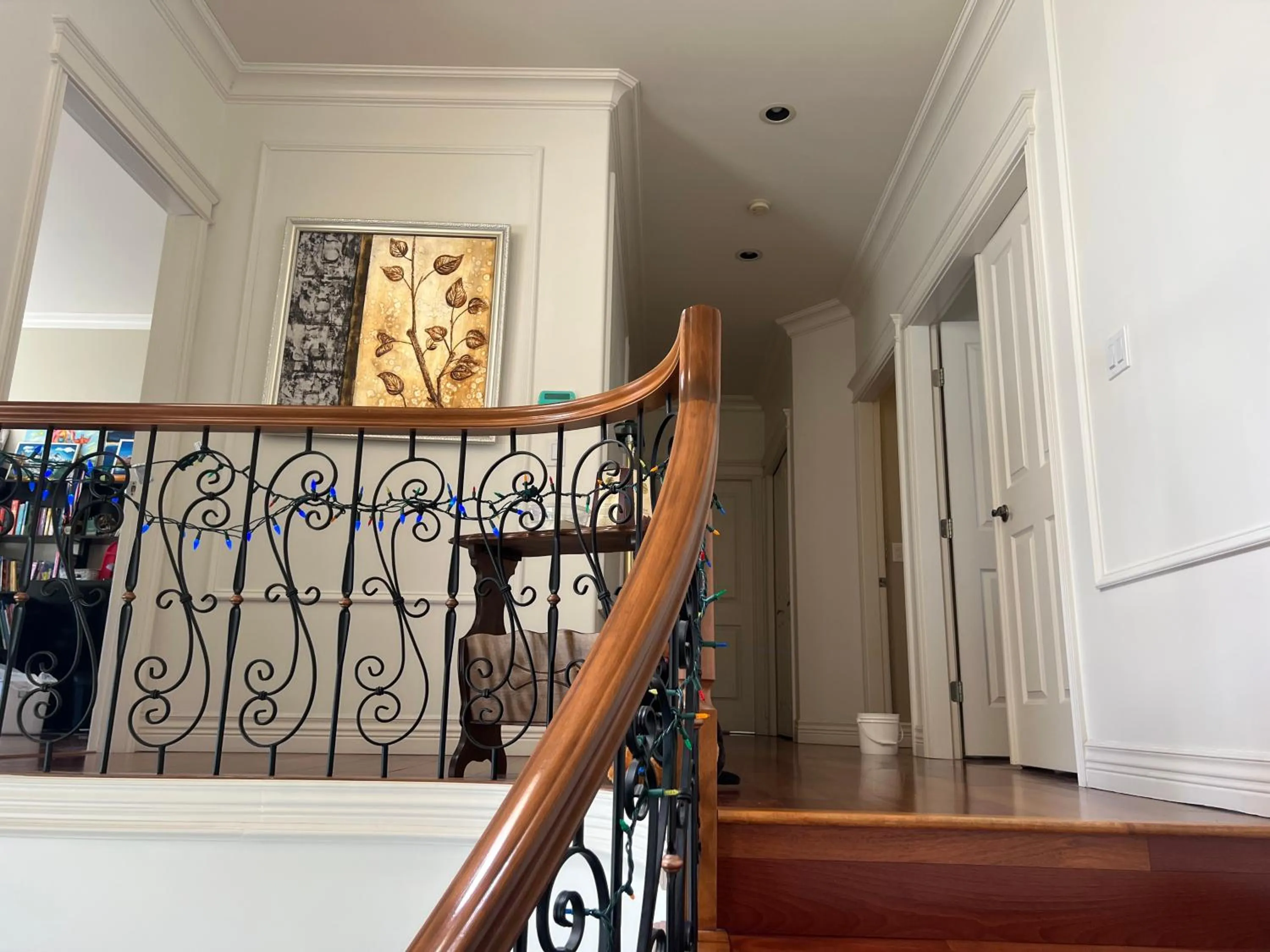 A cozy independent entrance bedroom with a private washroom close to YVR Richmond