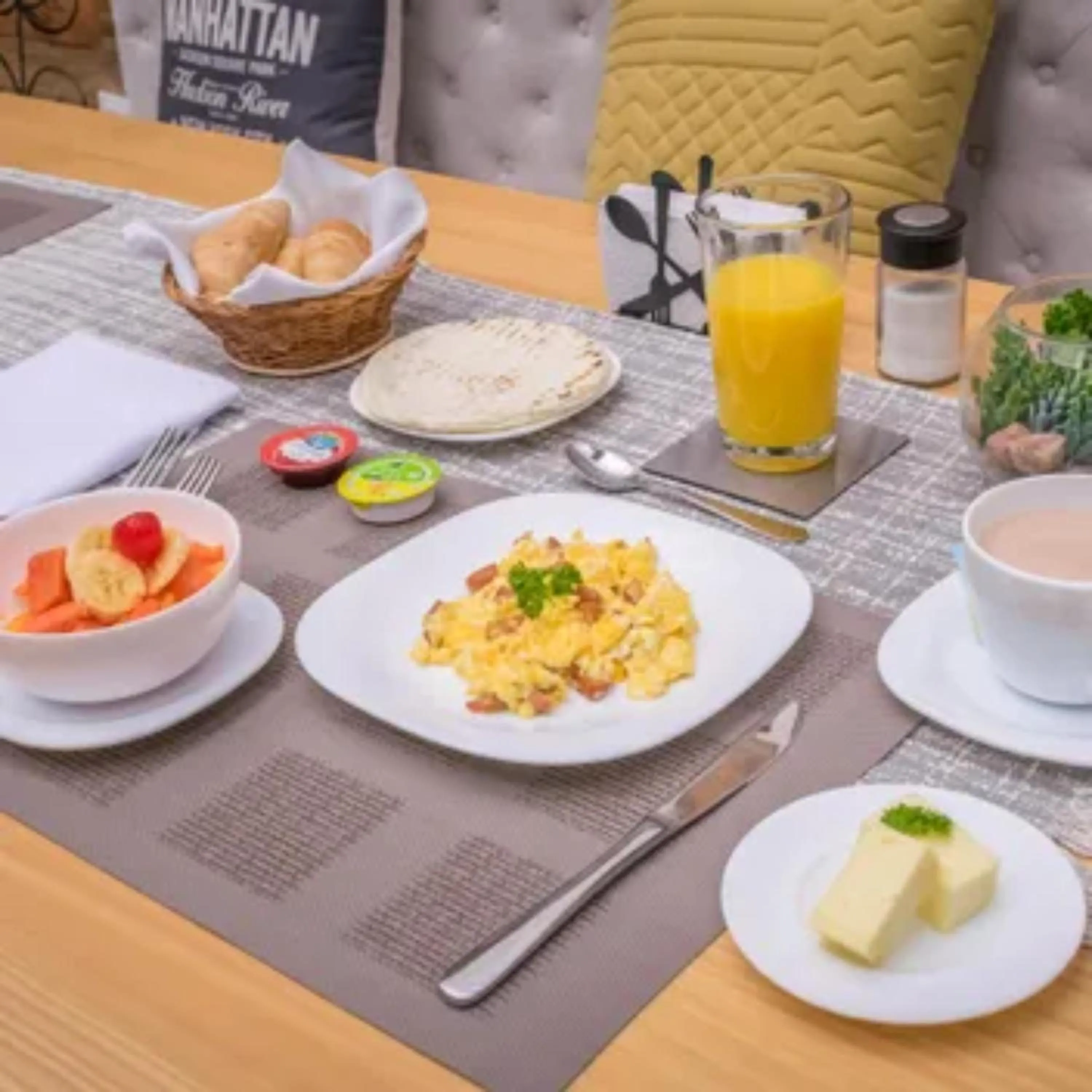 Restaurant/places to eat in Hotel Montes De La Castellana