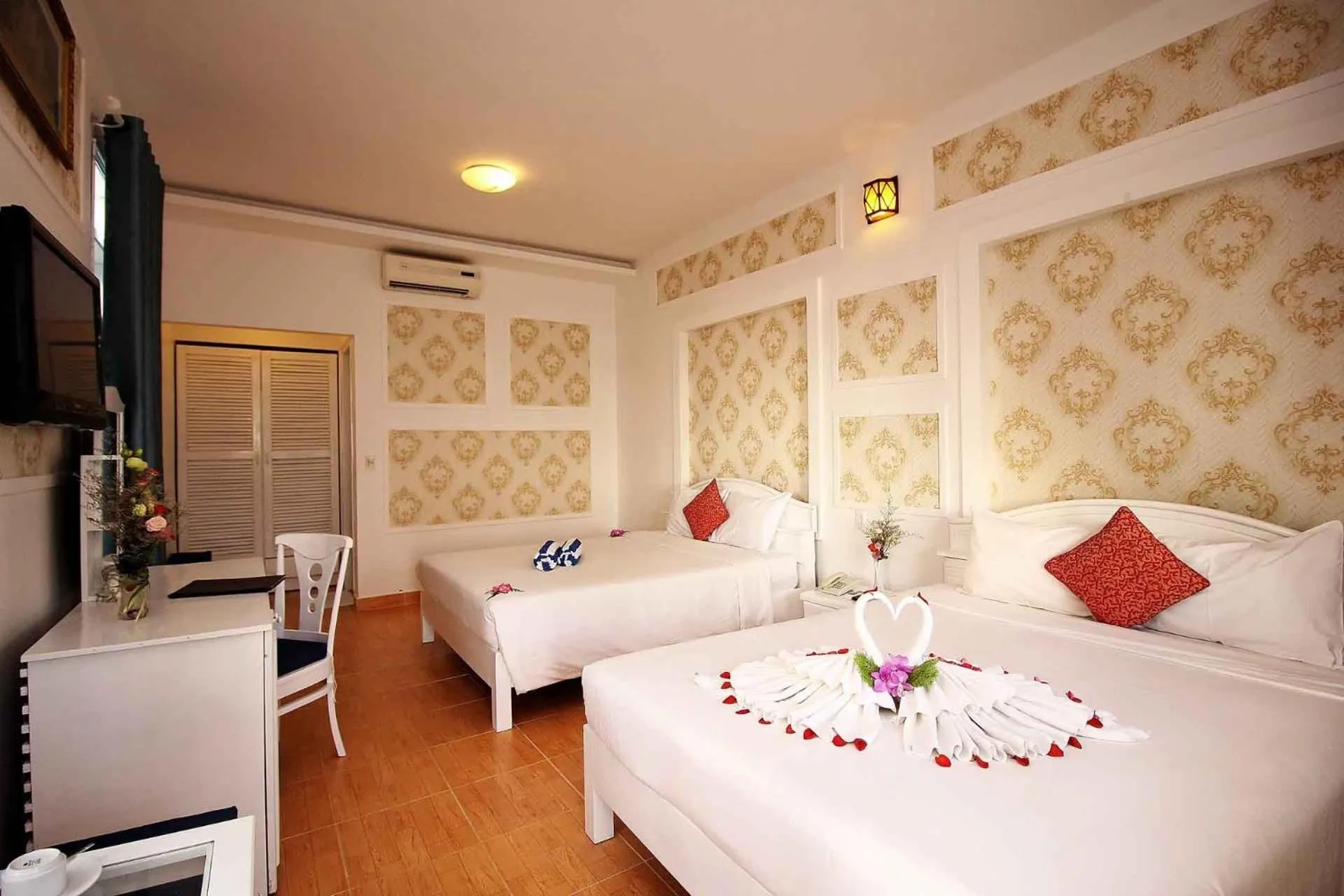 Communal lounge/ TV room, Bed in Muine Sun & Sea Resort