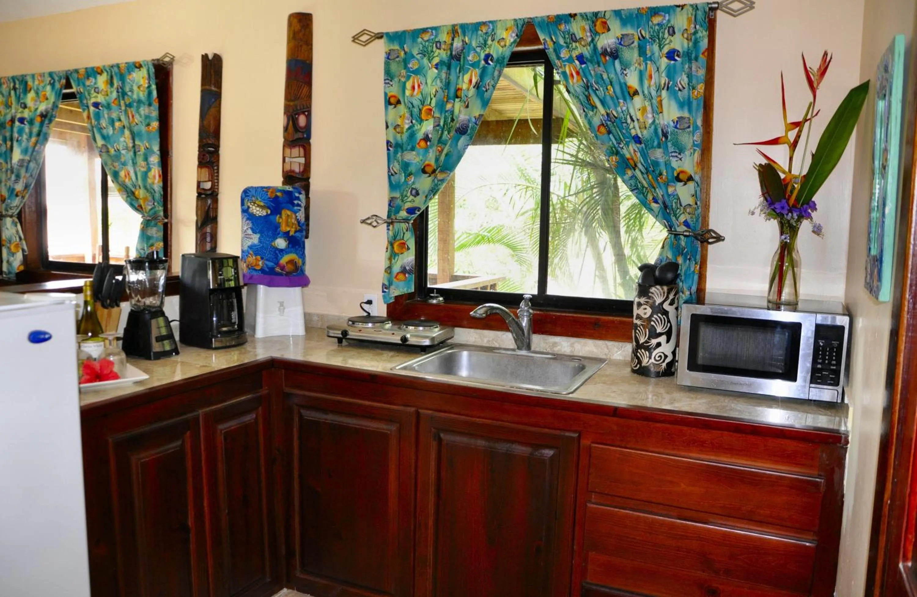 Coffee/tea facilities in West Bay Lodge and Spa