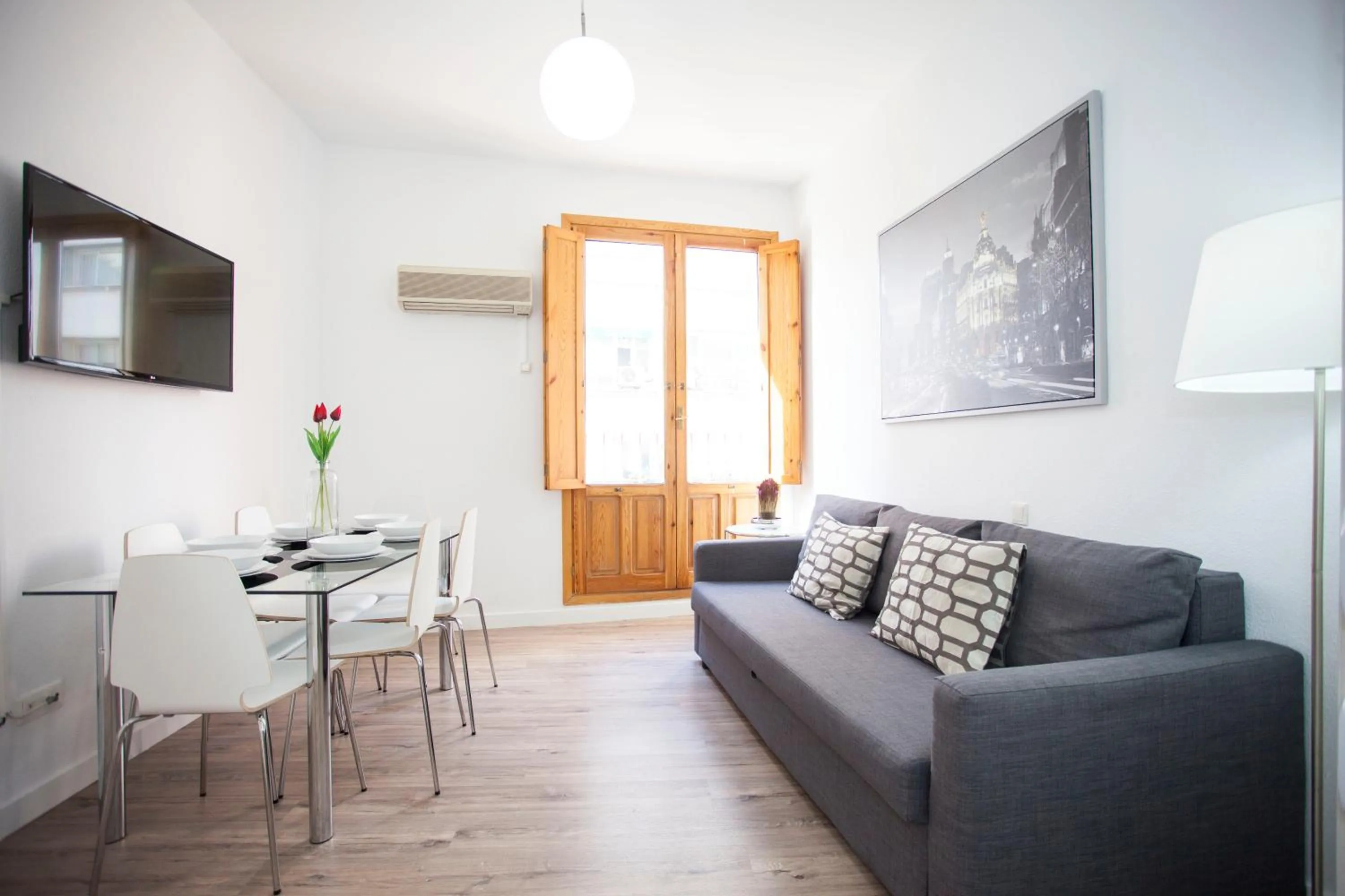 TV and multimedia in Fuencarral Apartments