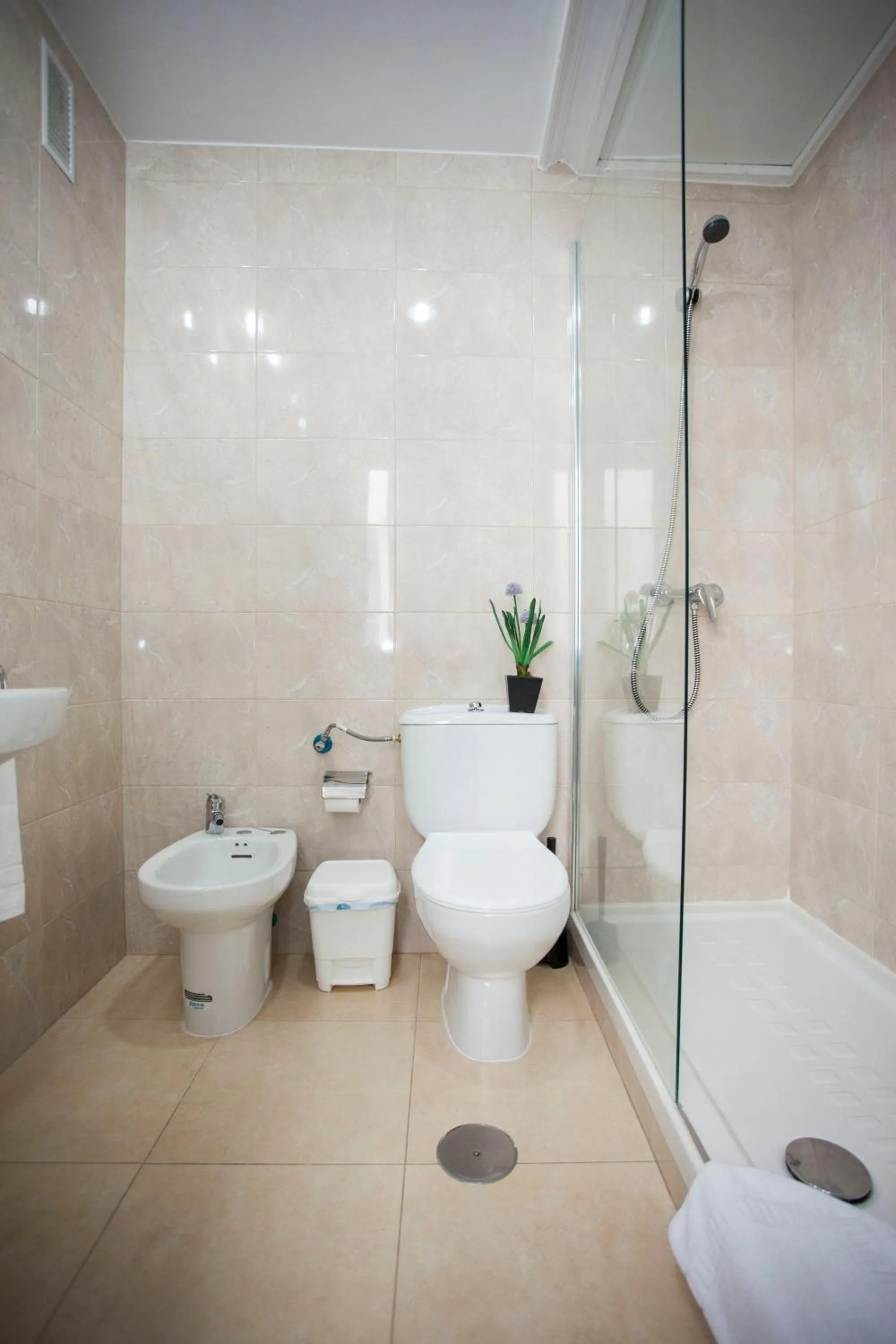 Shower in Fuencarral Apartments