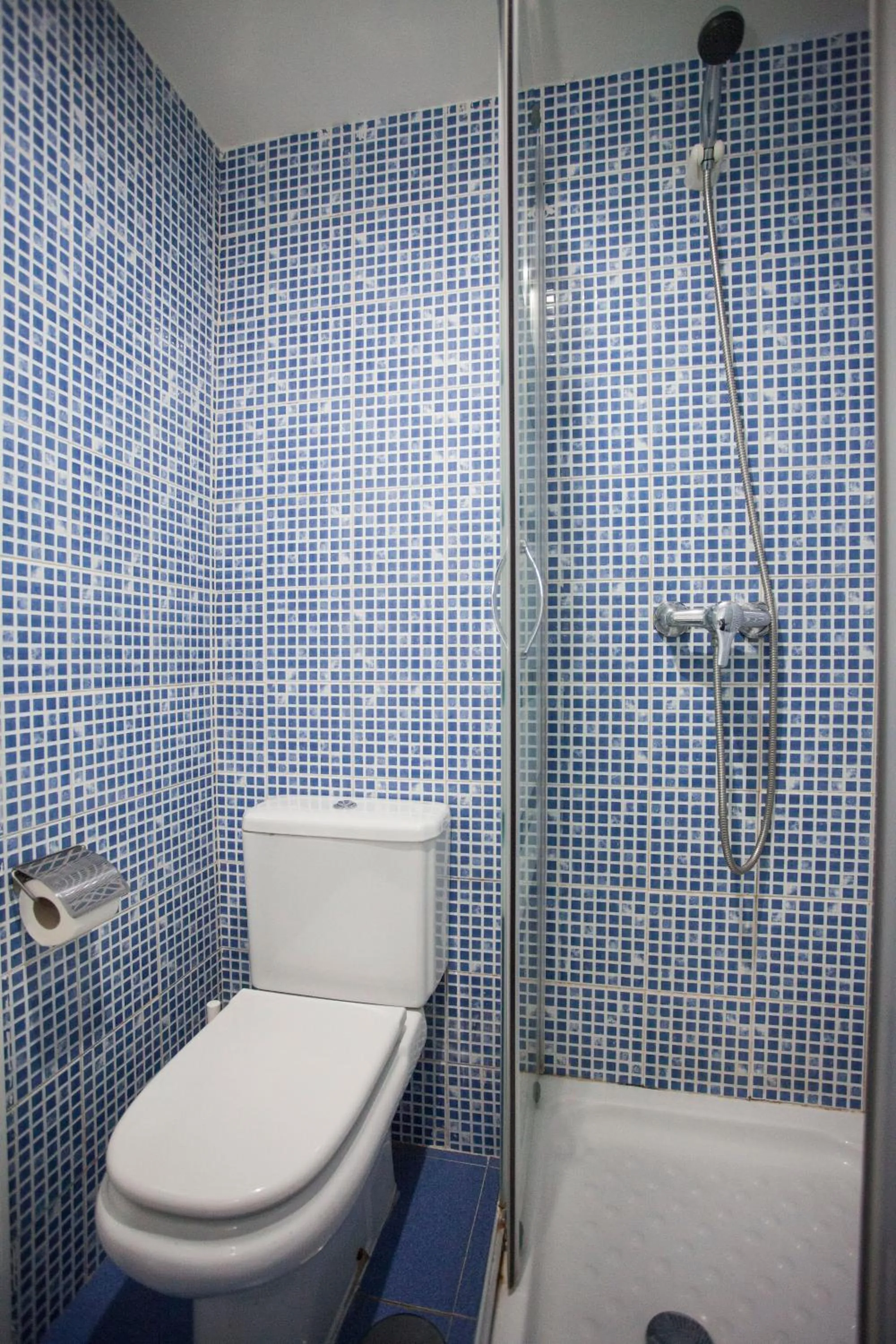 Shower in Fuencarral Apartments