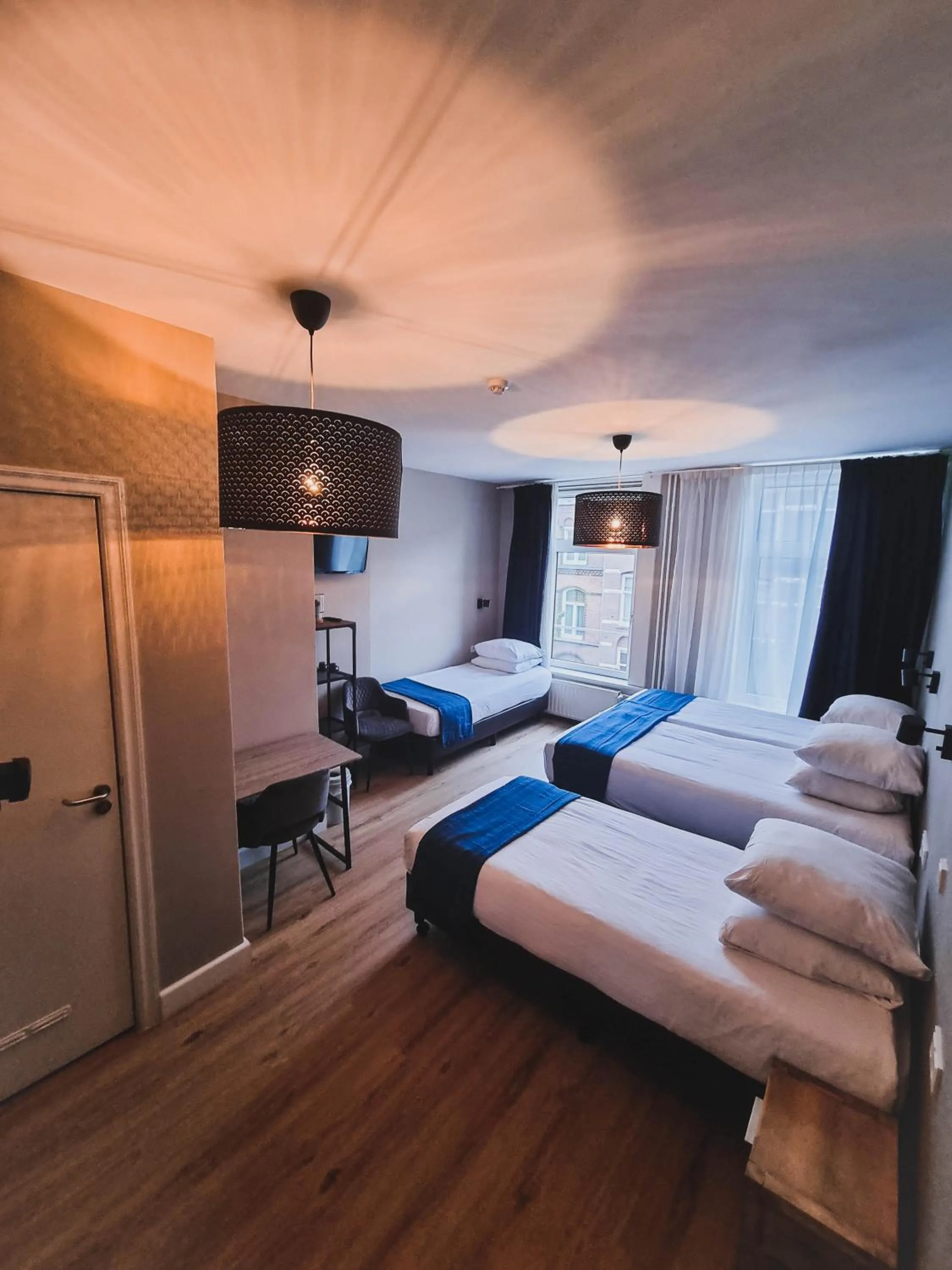 Photo of the whole room, Bed in Hotel Vondel Garden