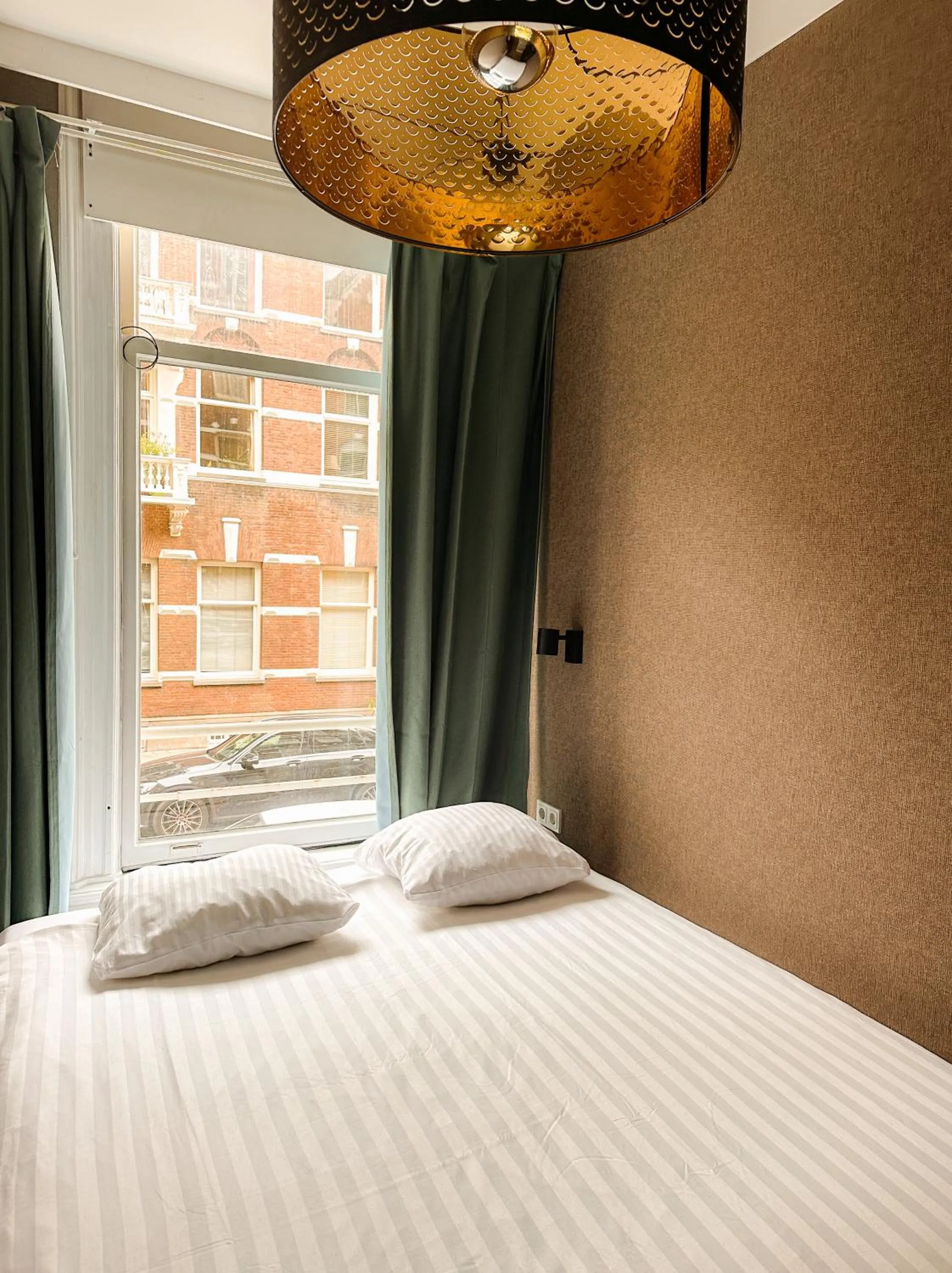 Bed in Hotel Vondel Garden