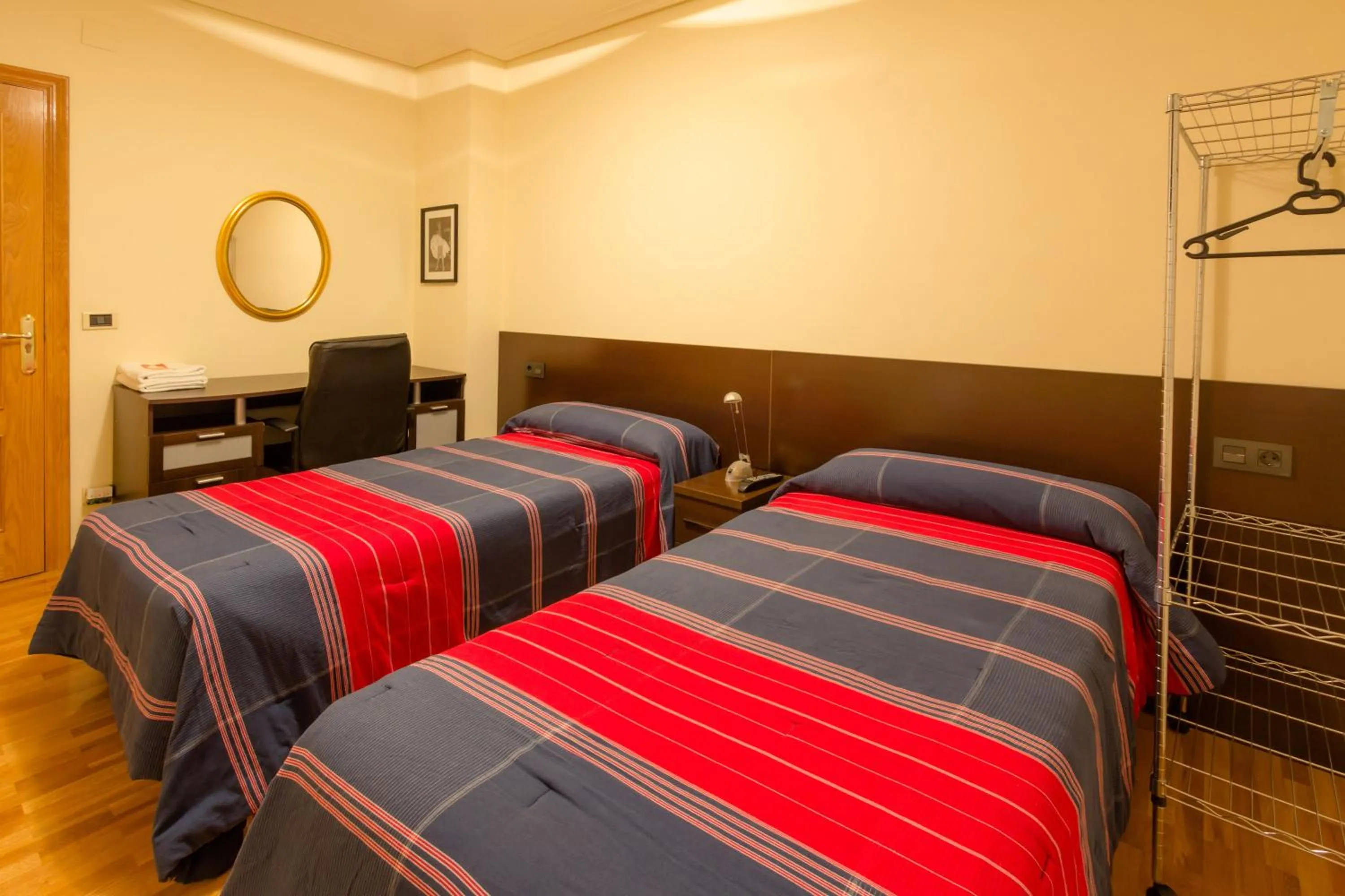 Photo of the whole room, Bed in Pension Logroño