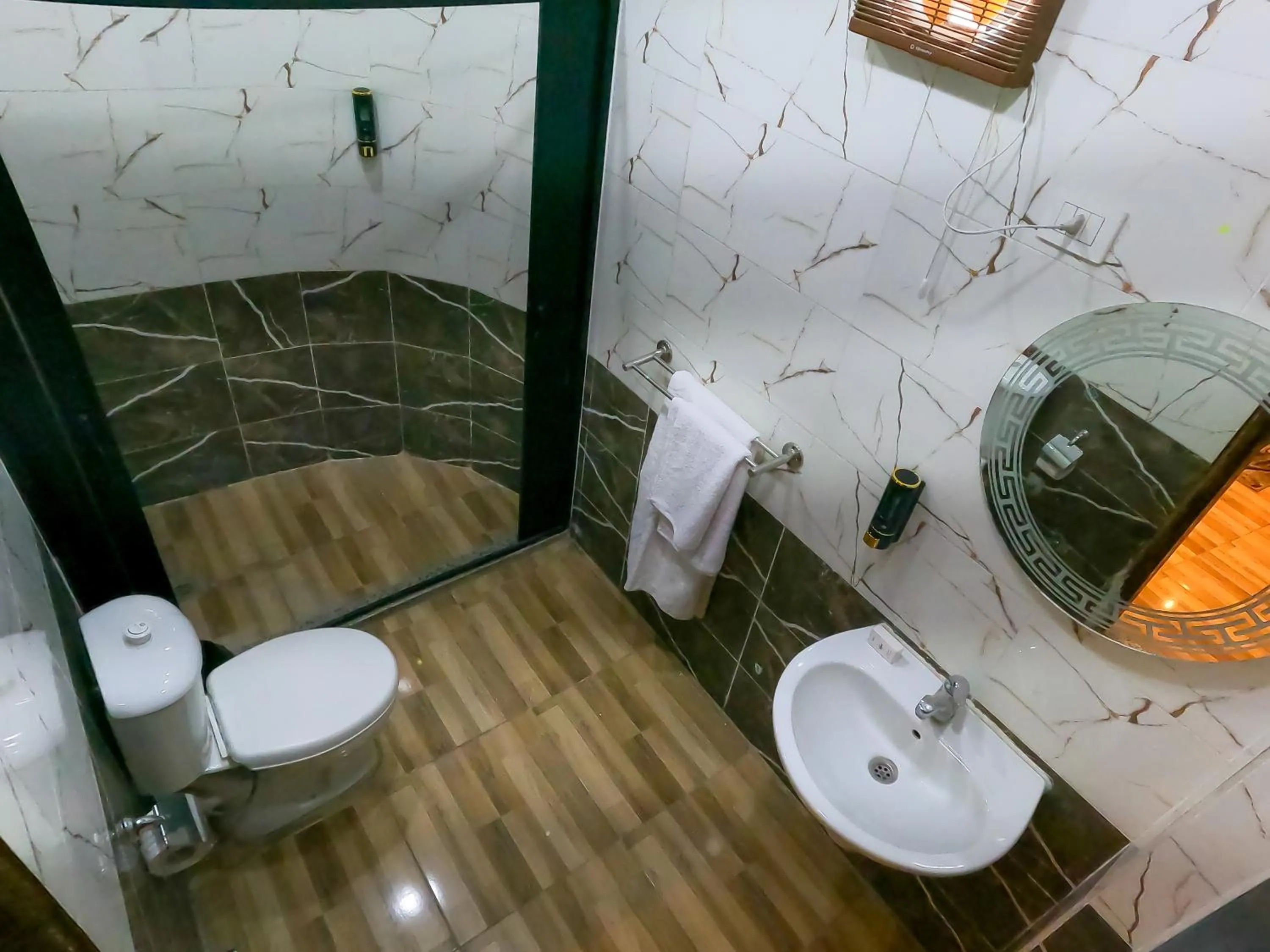 Shower in Happy View Inn