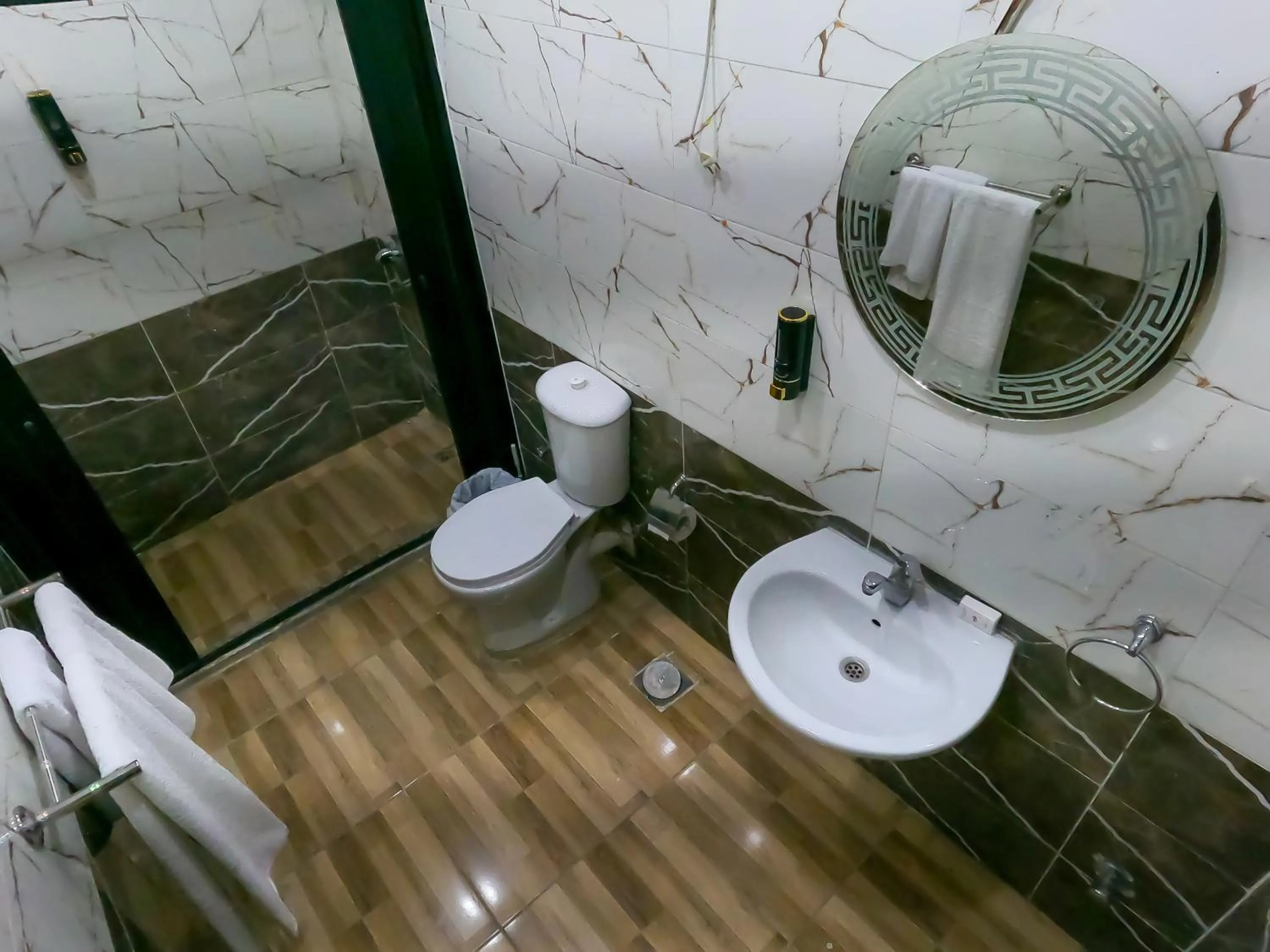 Shower in Happy View Inn