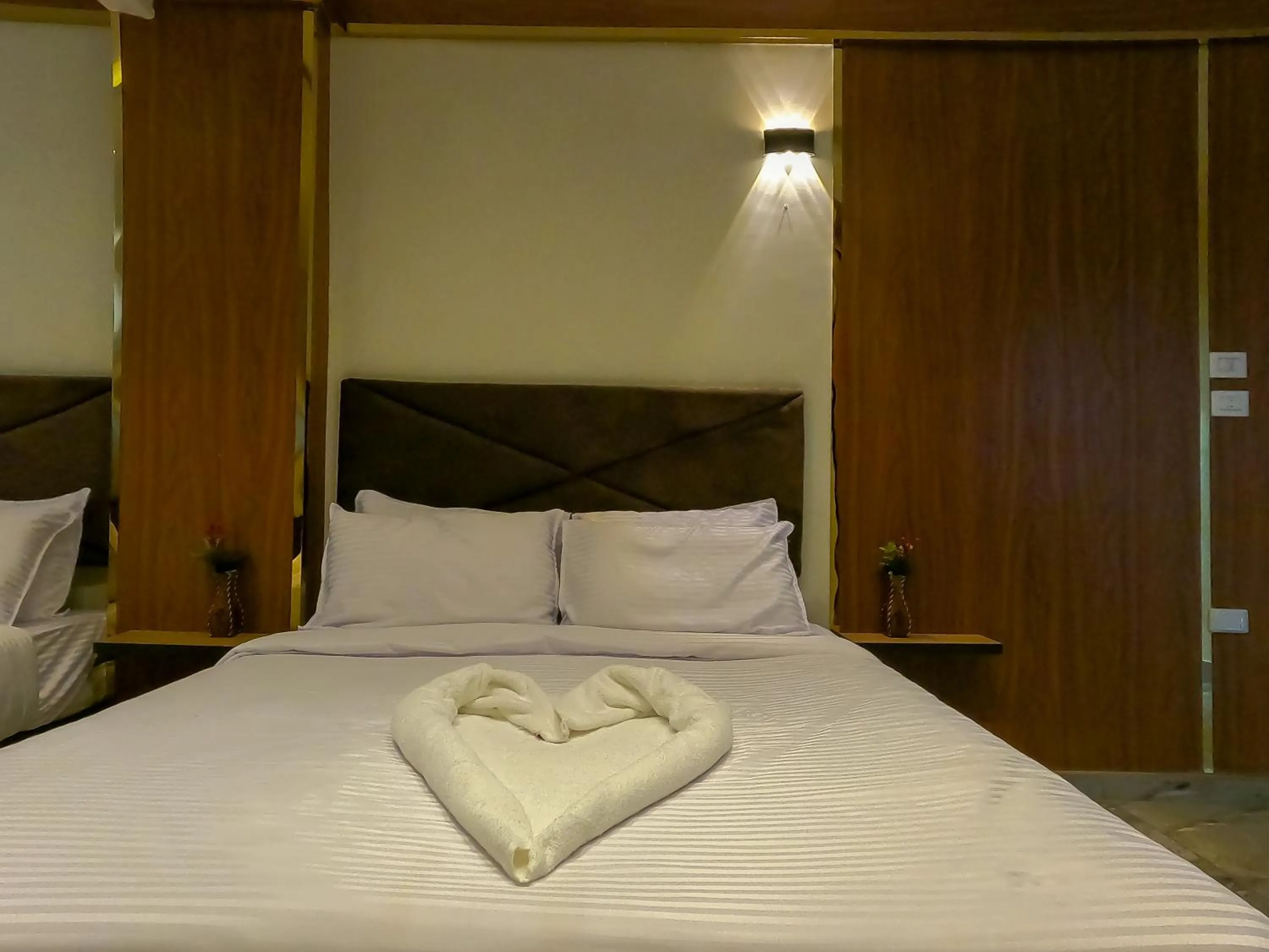 Bed in Happy View Inn