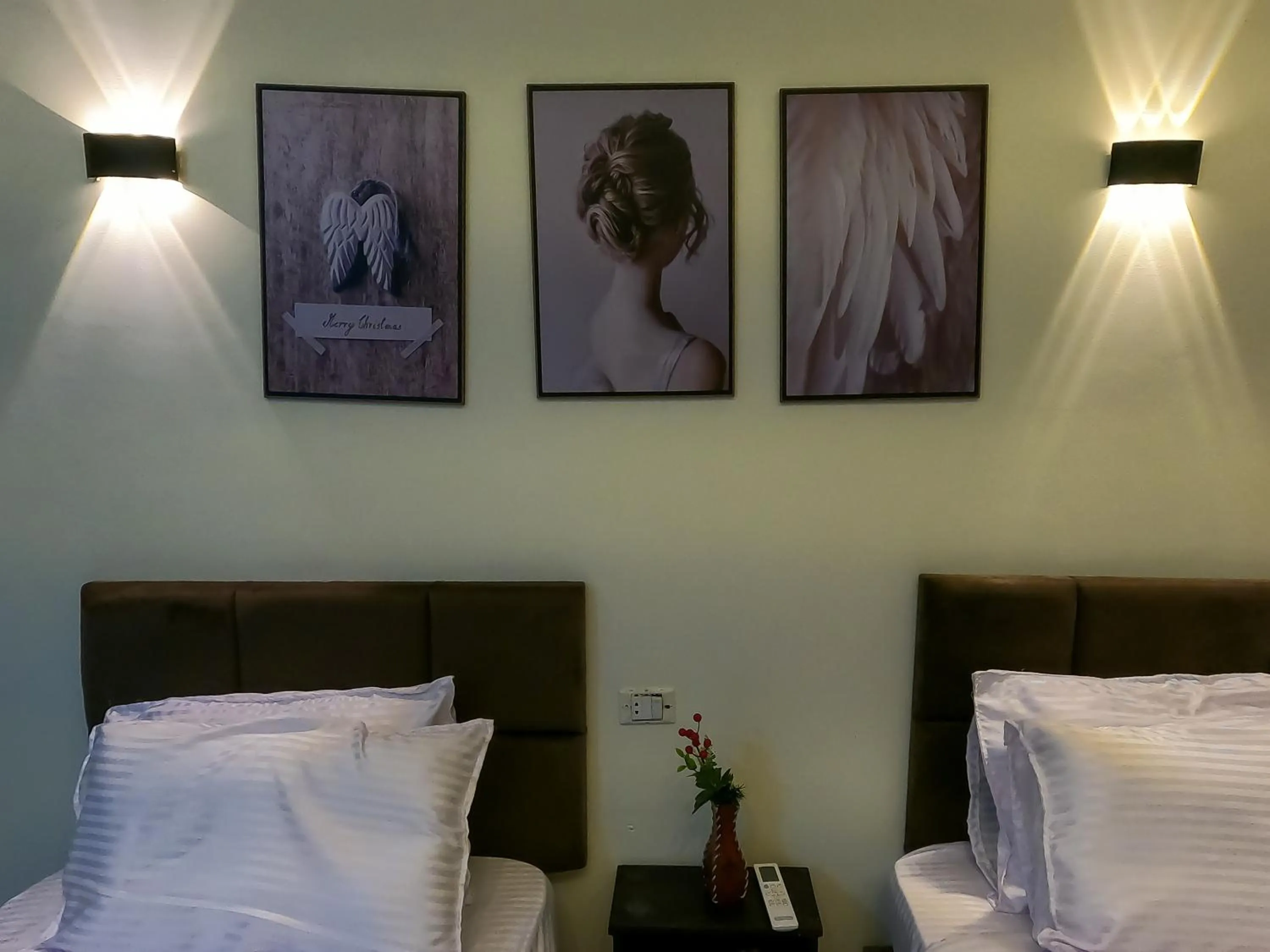 Bed in Happy View Inn