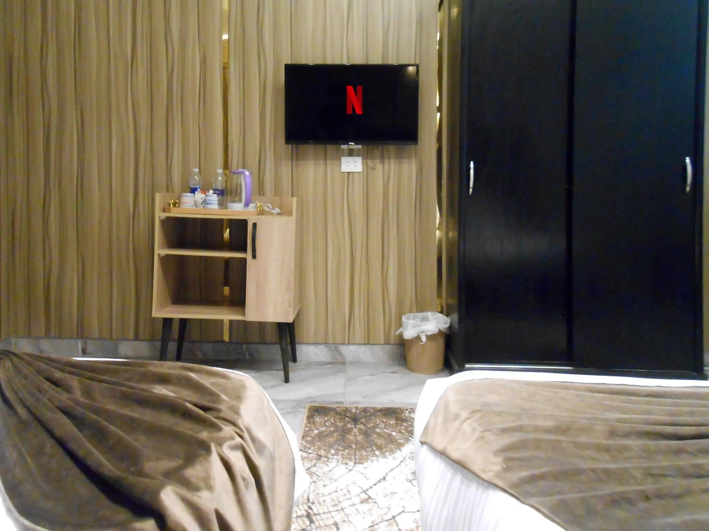 TV and multimedia, Bed in Happy View Inn