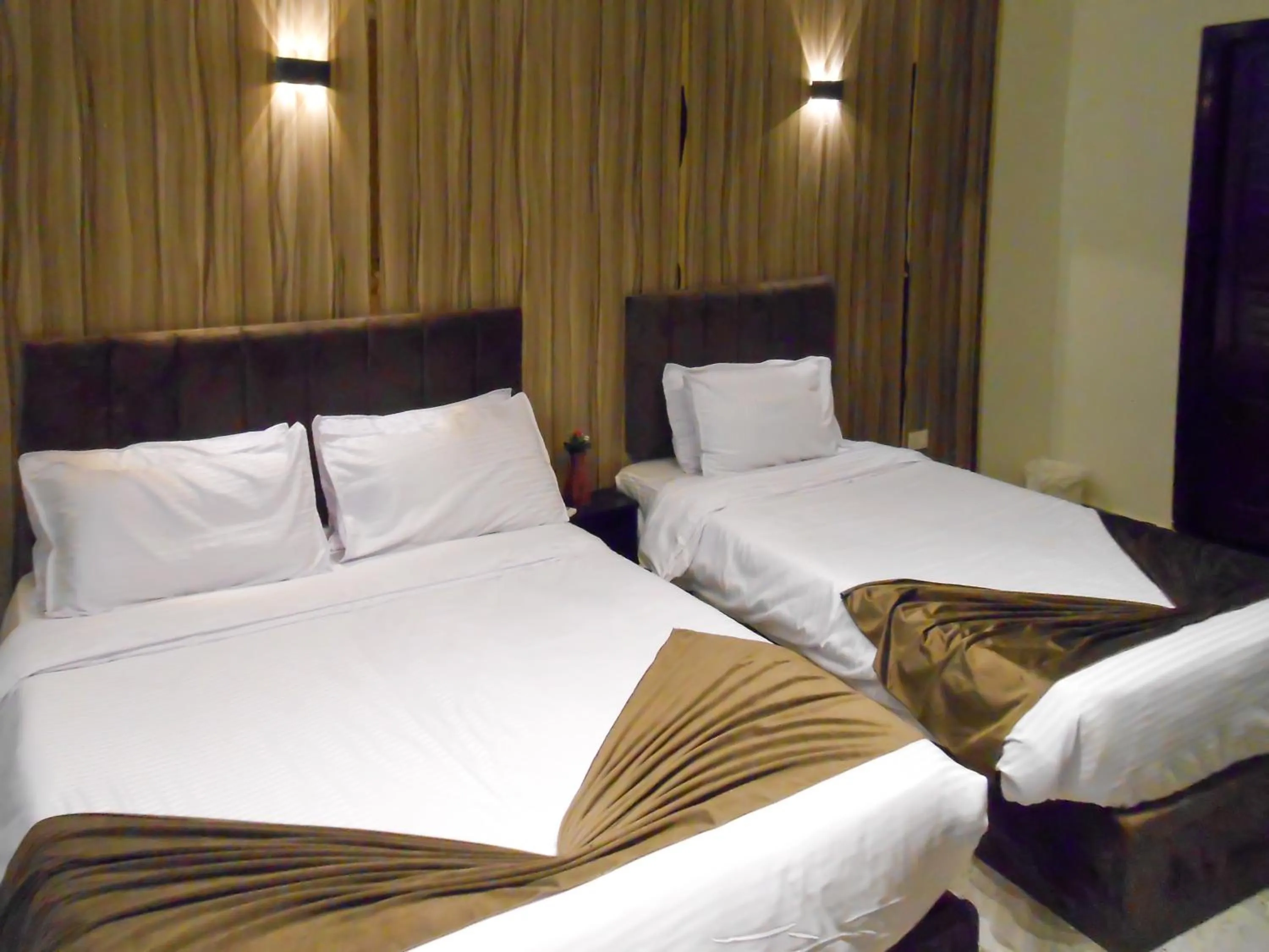 Bed in Happy View Inn