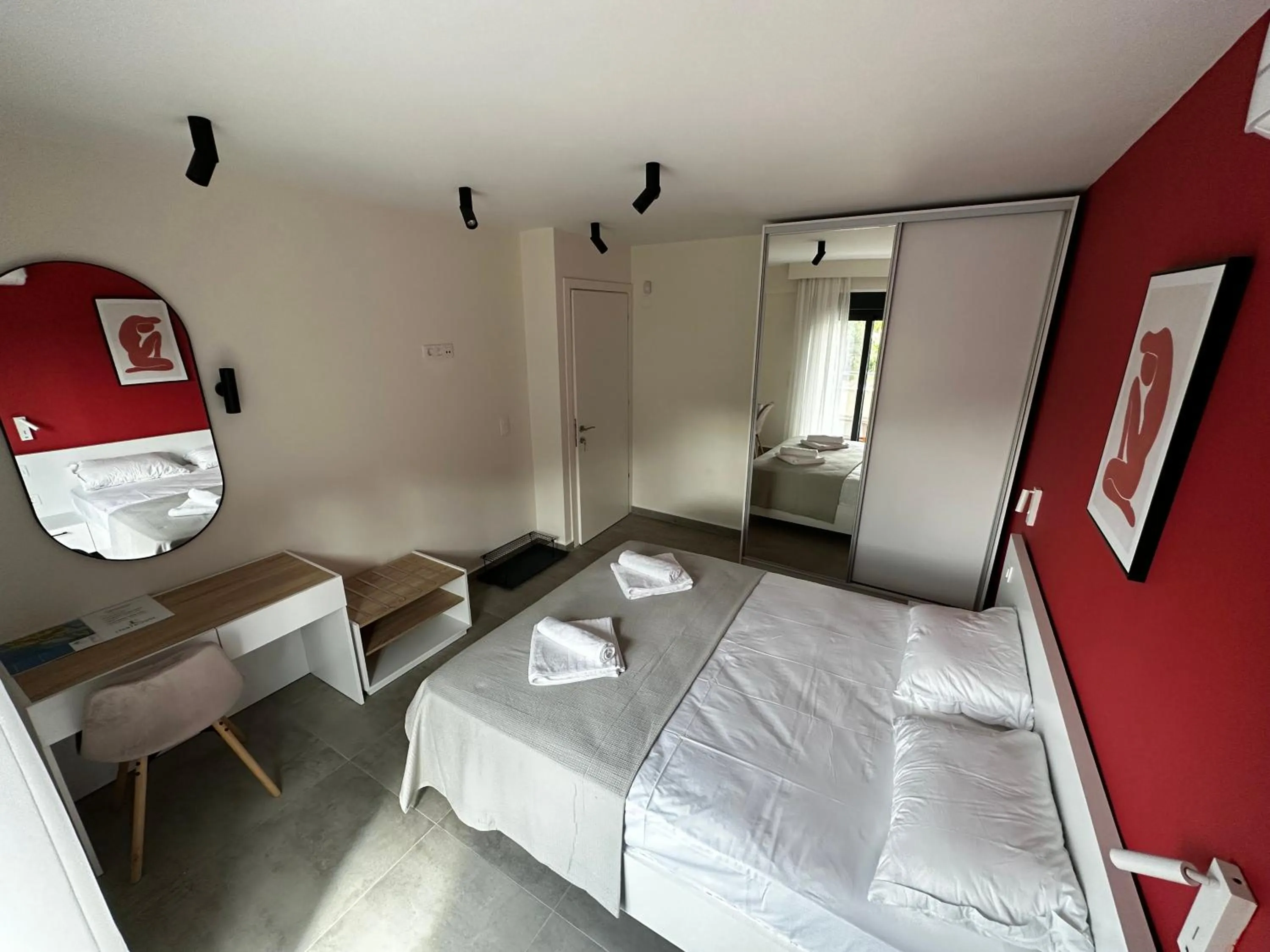 Bedroom, Bed in Lighthouse Apartments