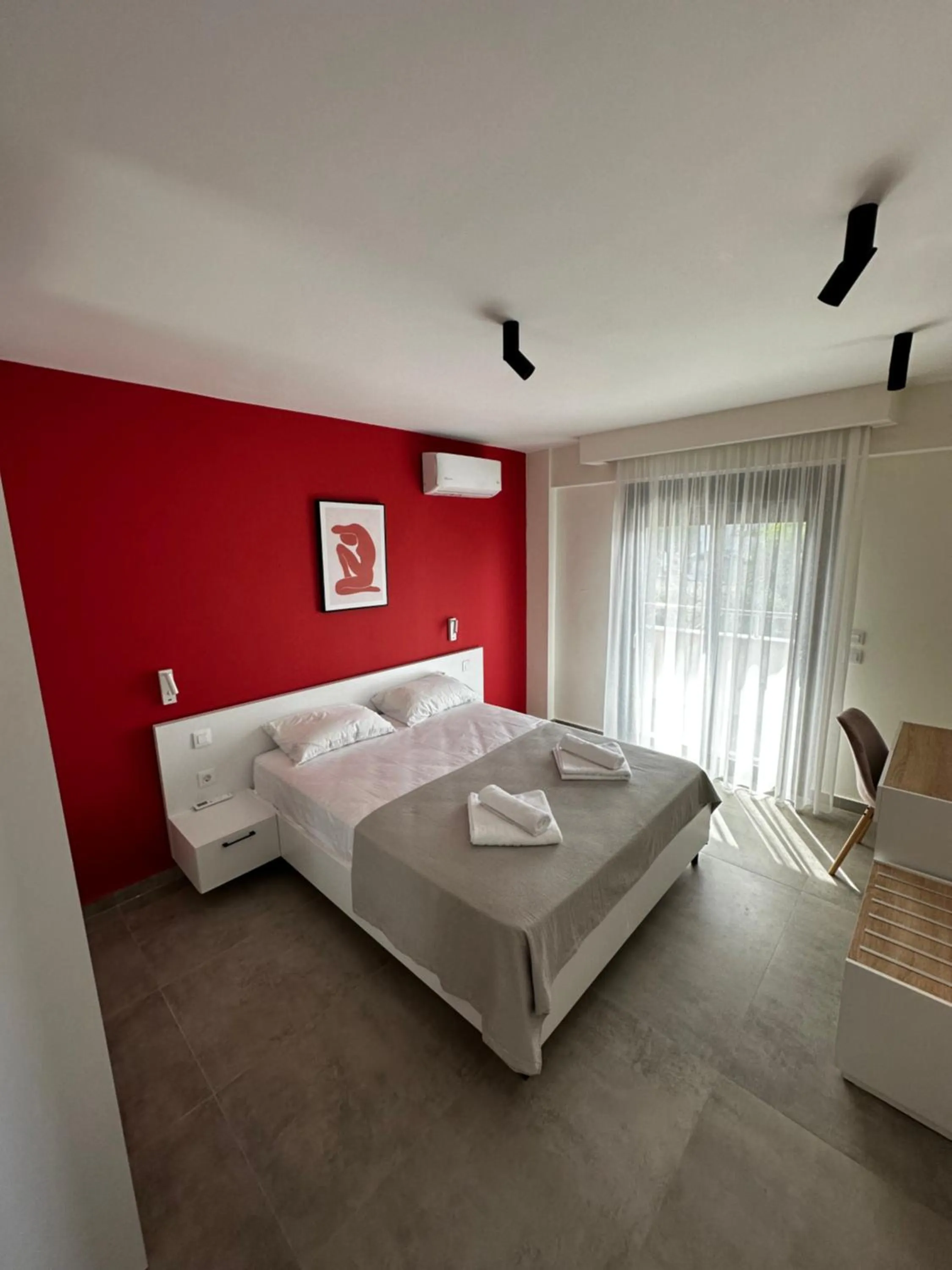 Bedroom, Bed in Lighthouse Apartments