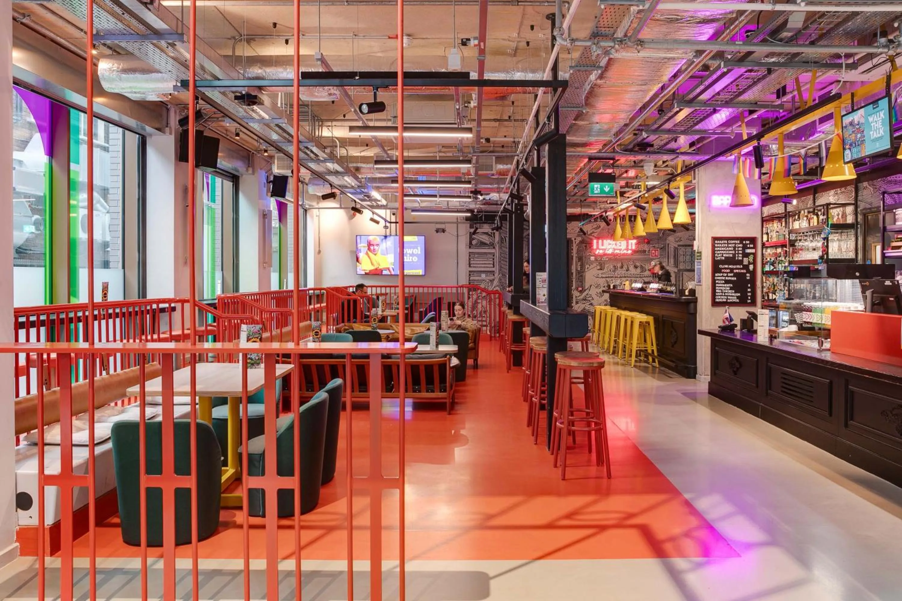 Seating area in Clink i Lár