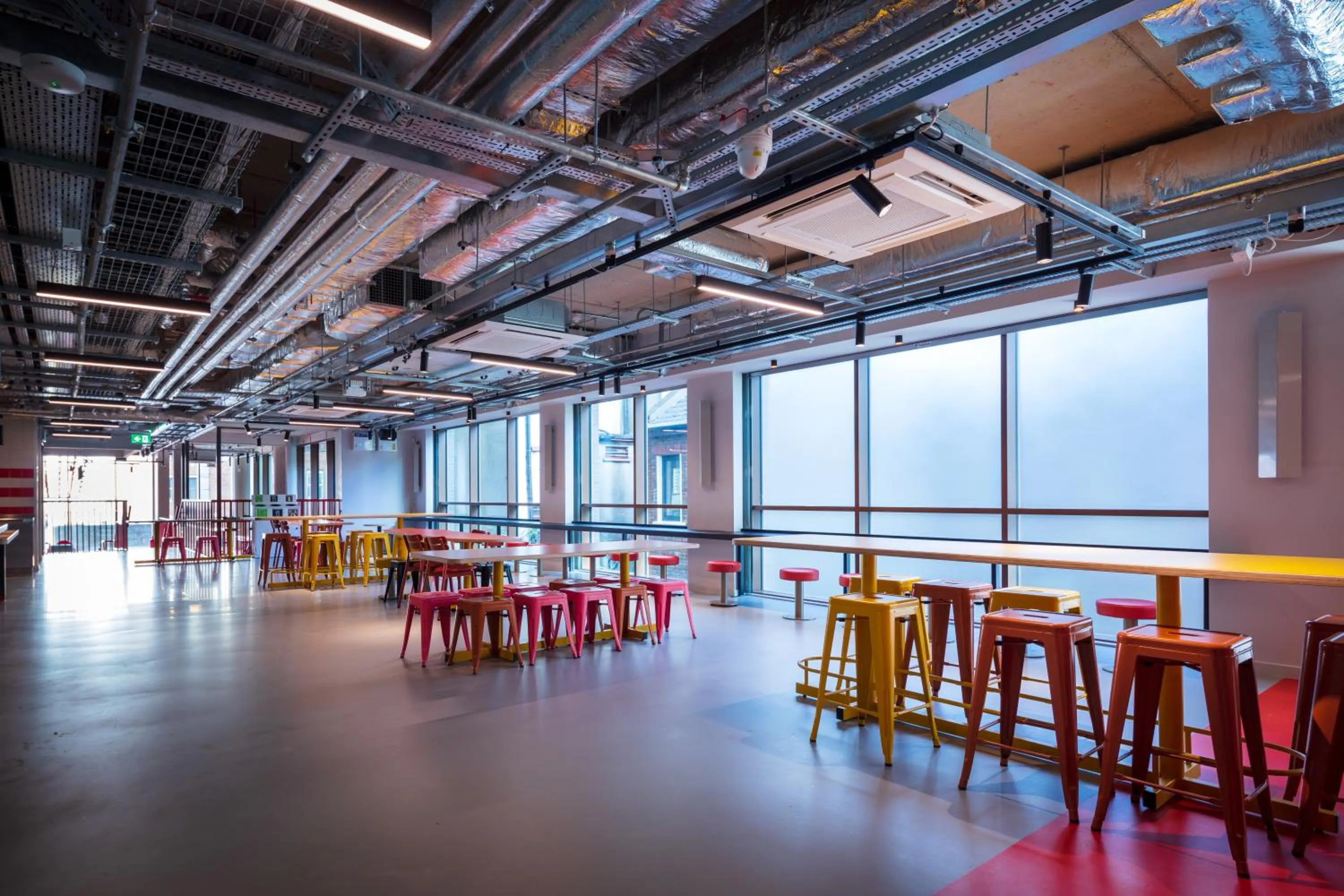 Seating area in Clink i Lár