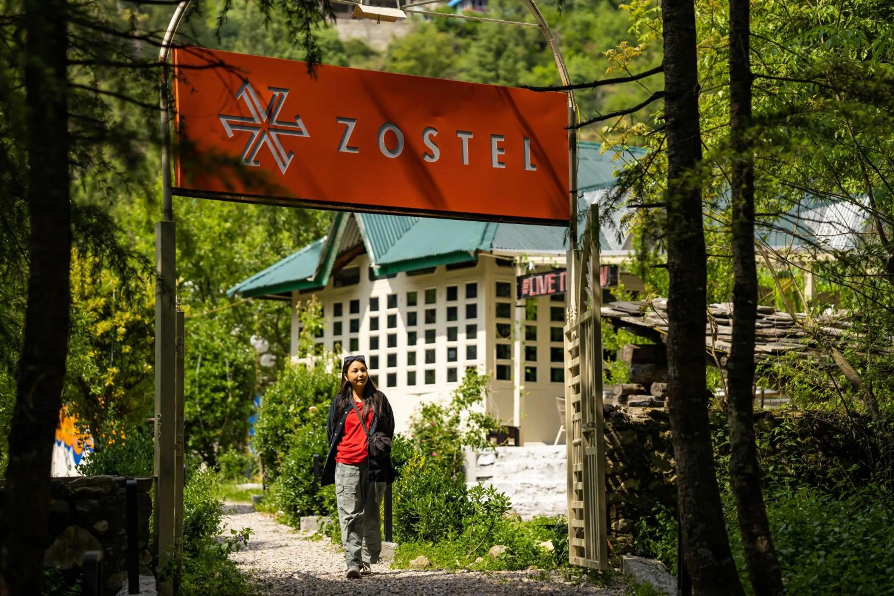 Facade/entrance in Zostel Kasol (Katagla)