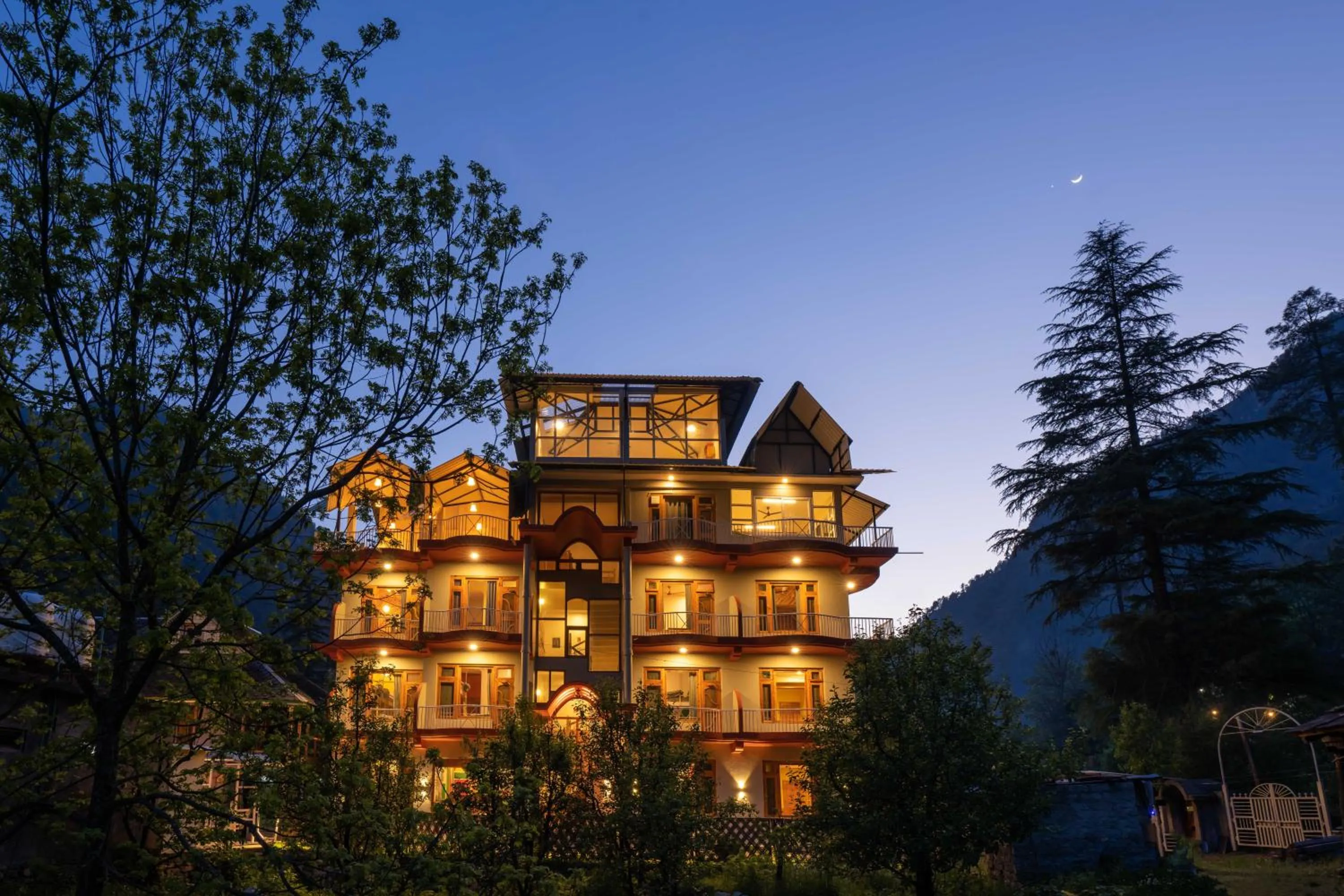 Property building in Zostel Kasol (Katagla)