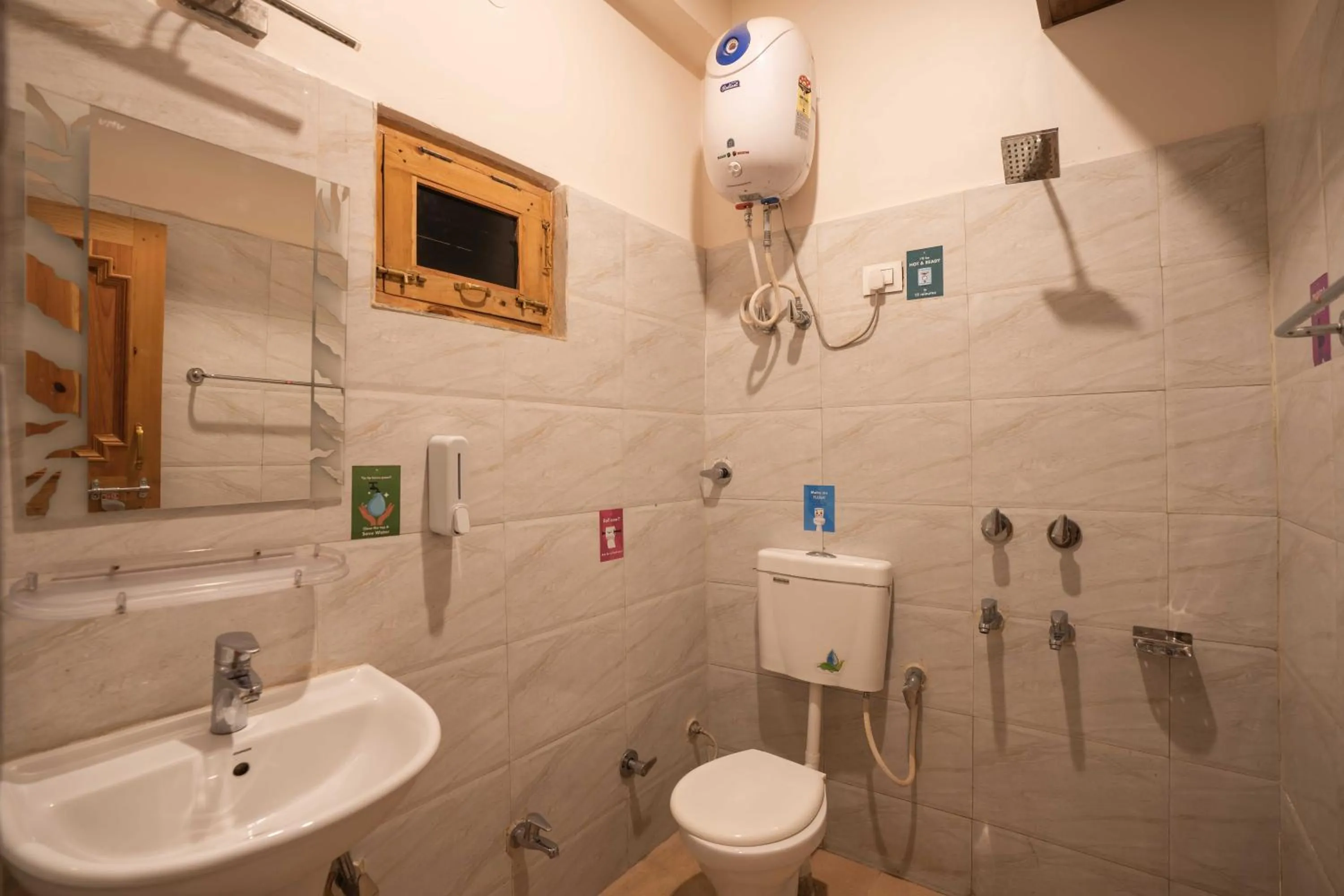 Shower in Zostel Kasol (Katagla)