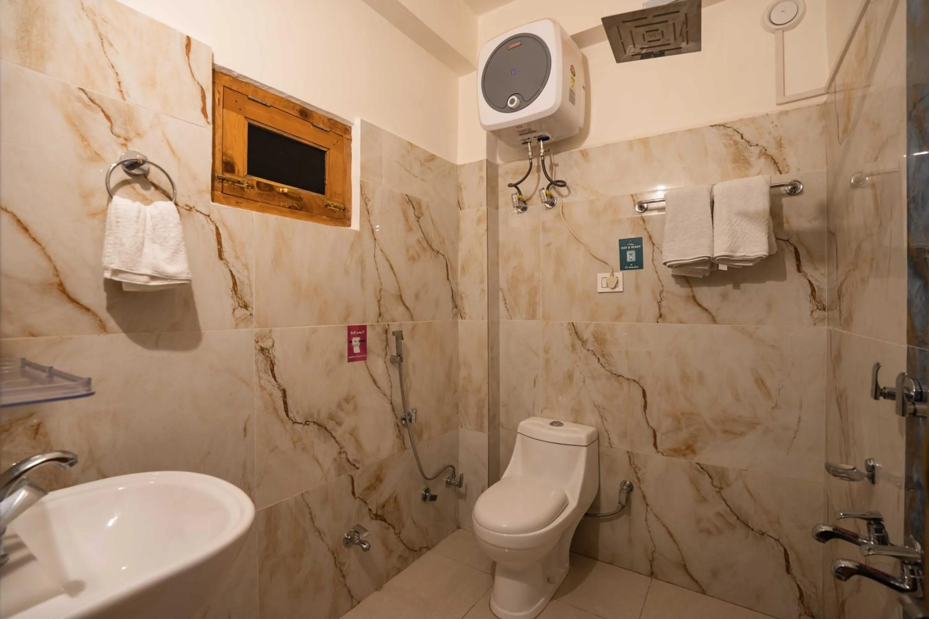 Shower in Zostel Kasol (Katagla)